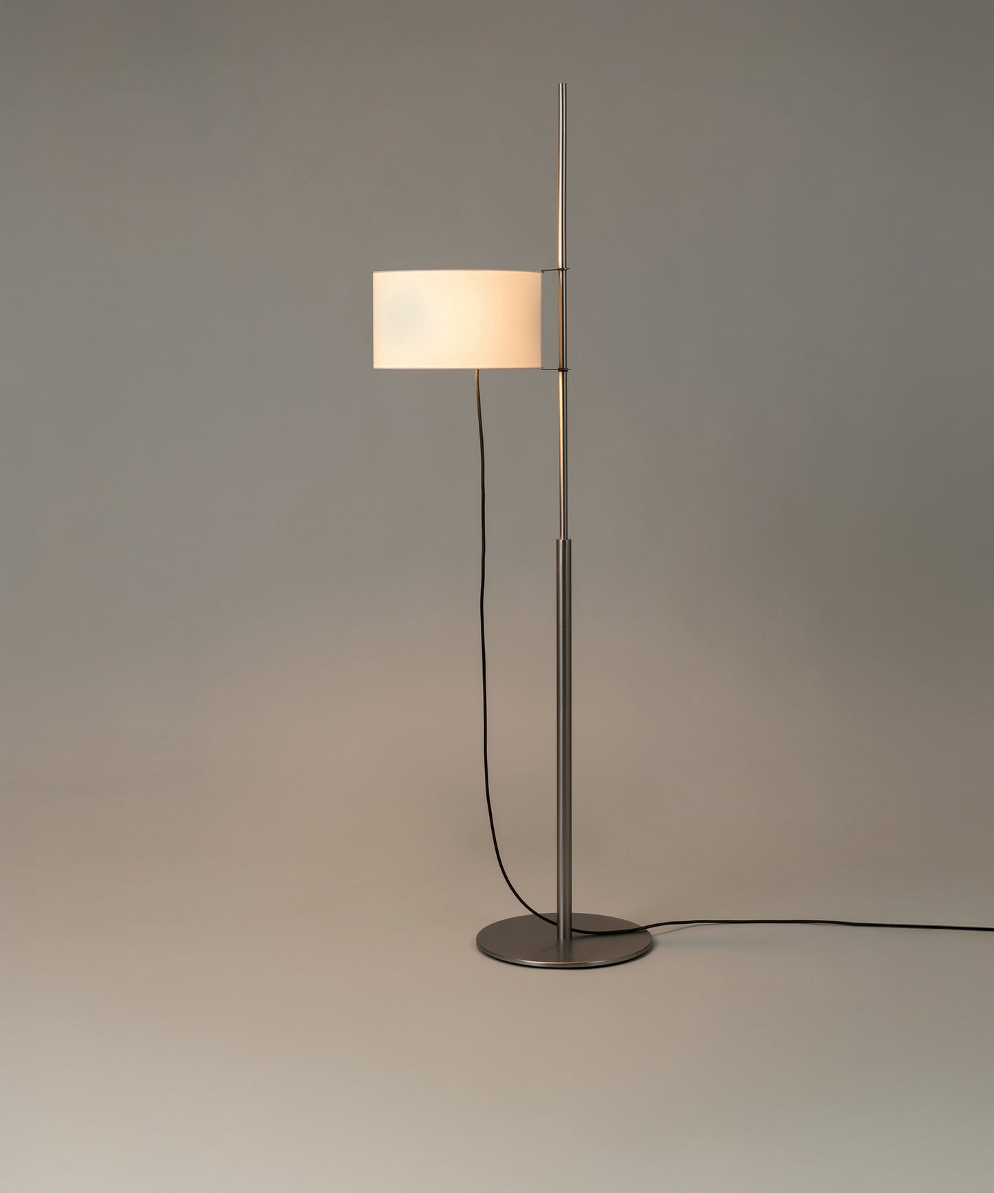 Nora Minimalist Metal Floor Lamp - Blowlighting