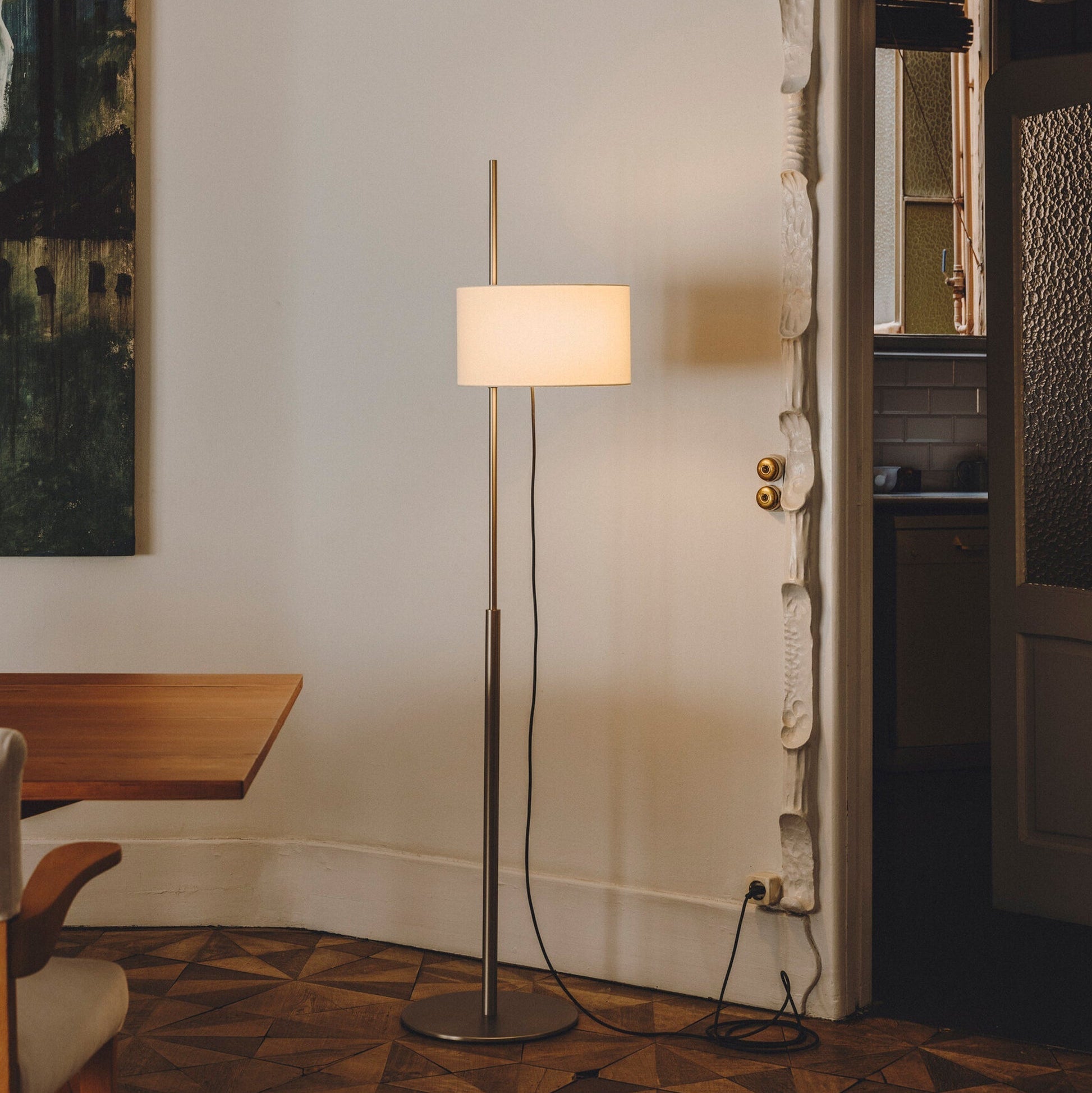 Nora Minimalist Metal Floor Lamp - Blowlighting