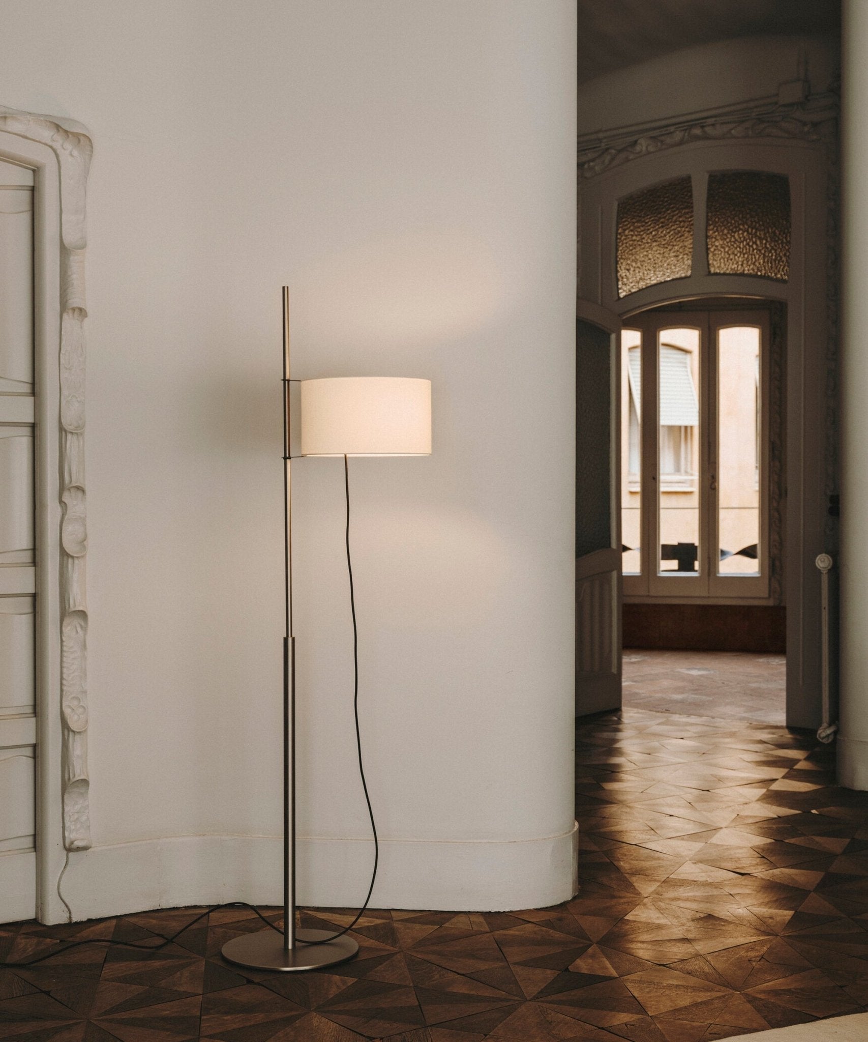 Nora Minimalist Metal Floor Lamp - Blowlighting