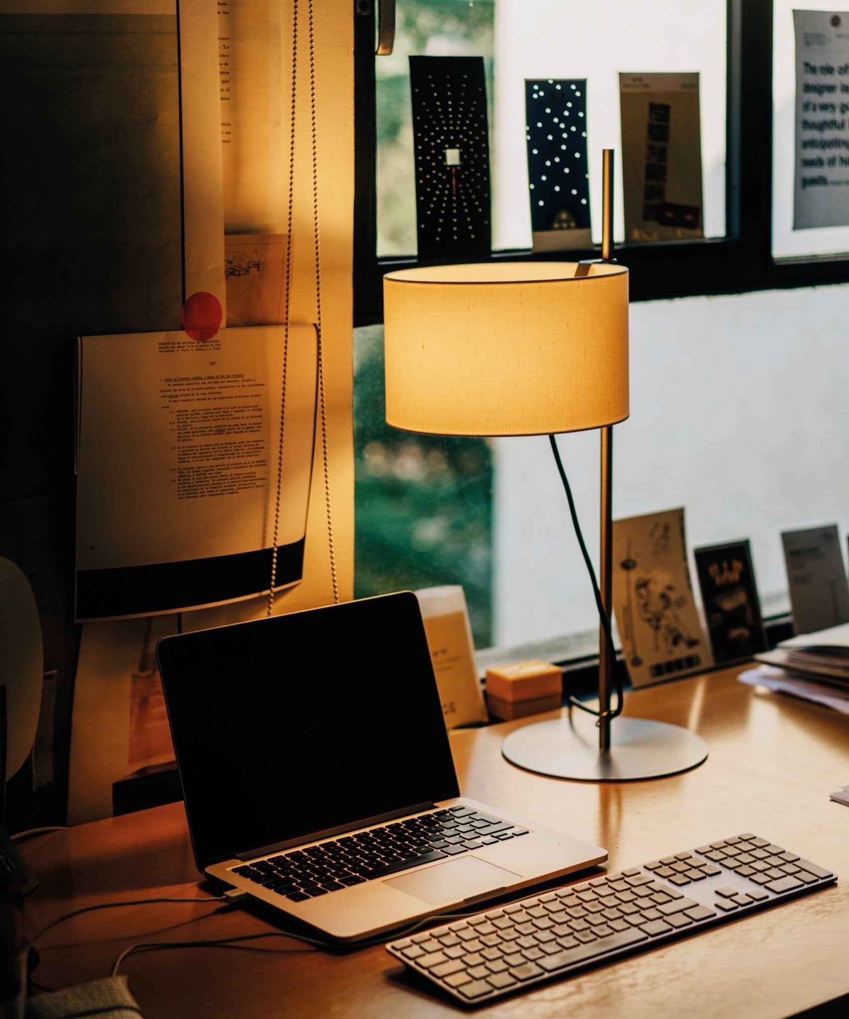 Landon Minimalist Table Lamp - Blowlighting