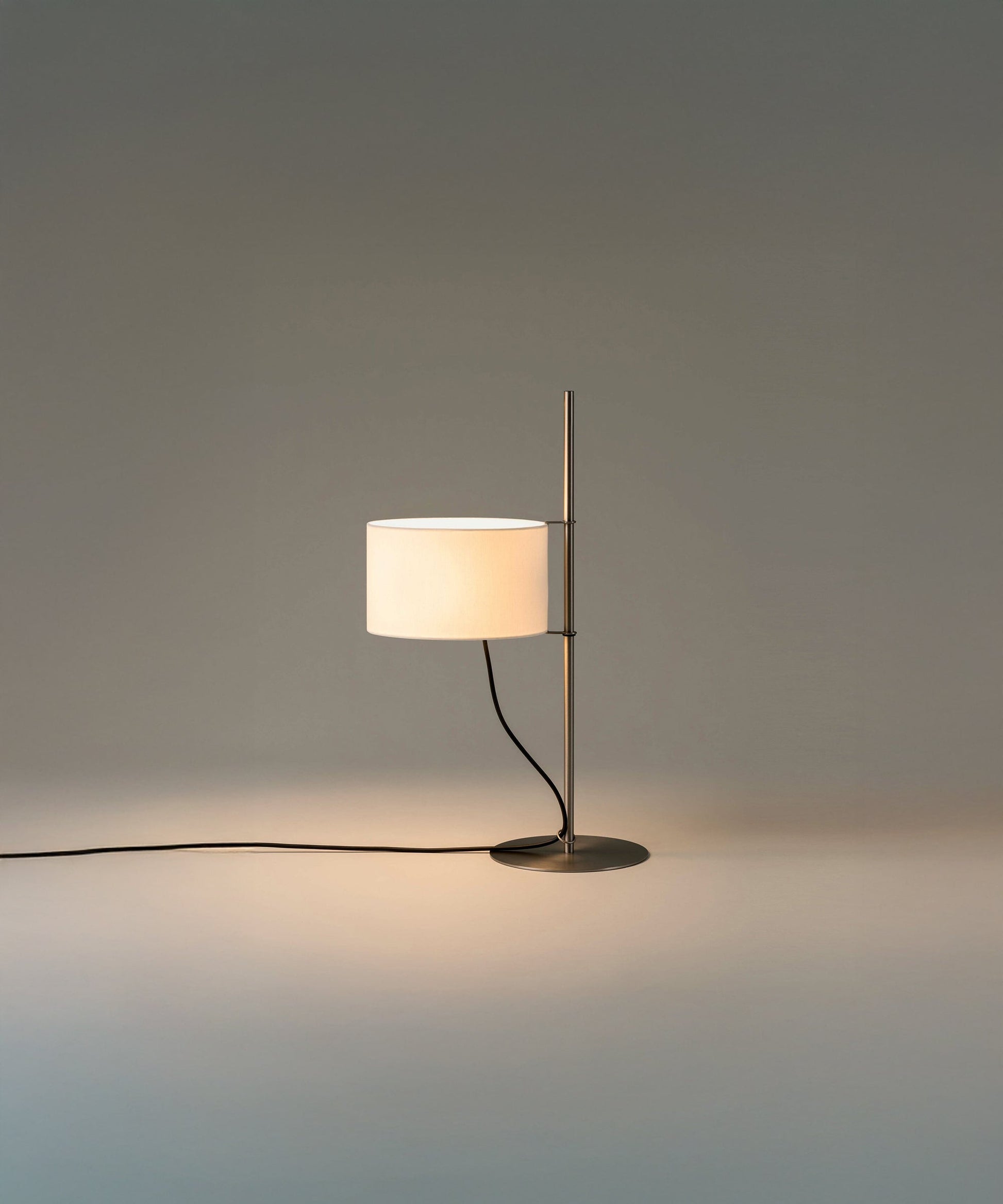 Landon Minimalist Table Lamp - Blowlighting