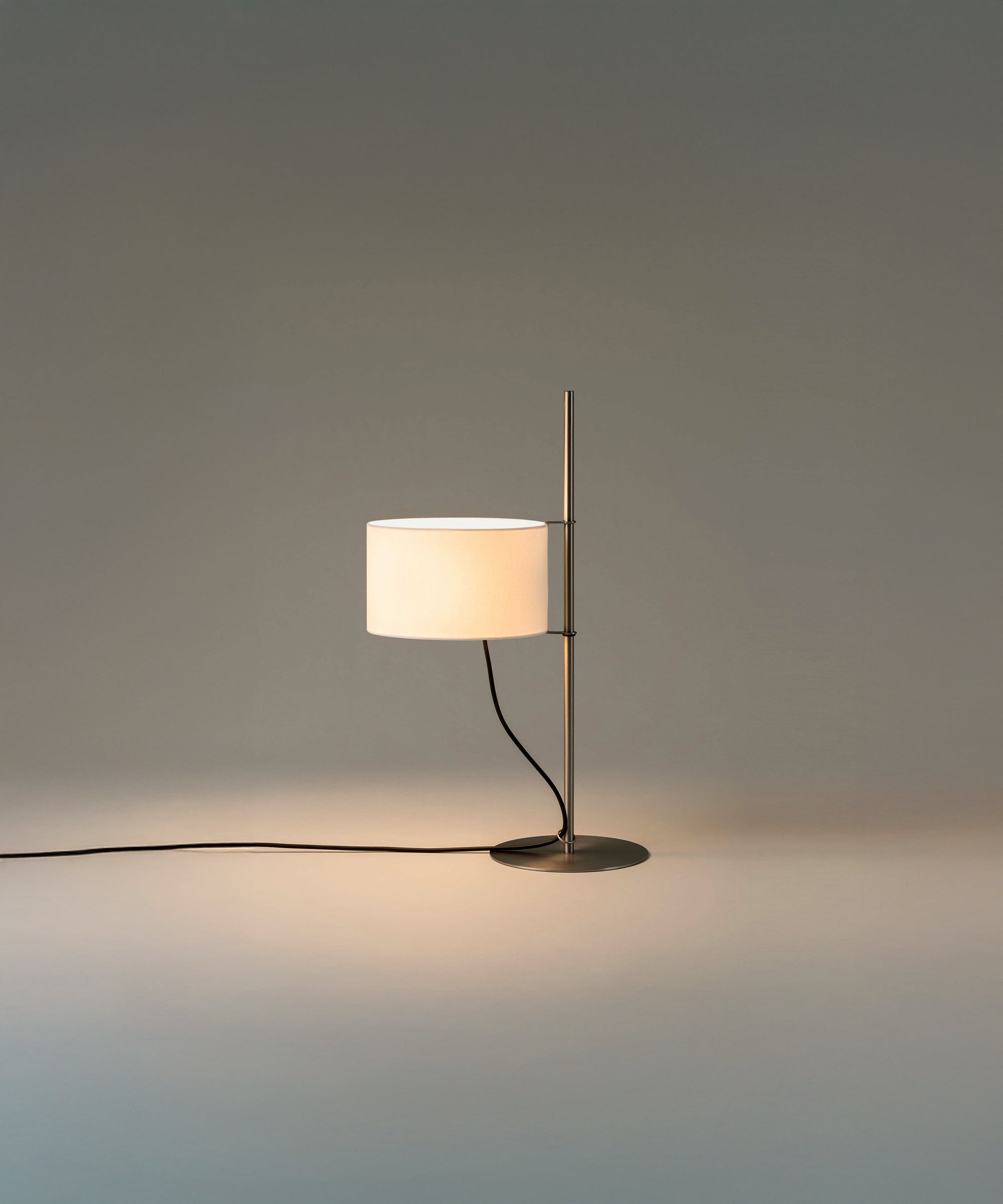 Landon Minimalist Table Lamp - Blowlighting