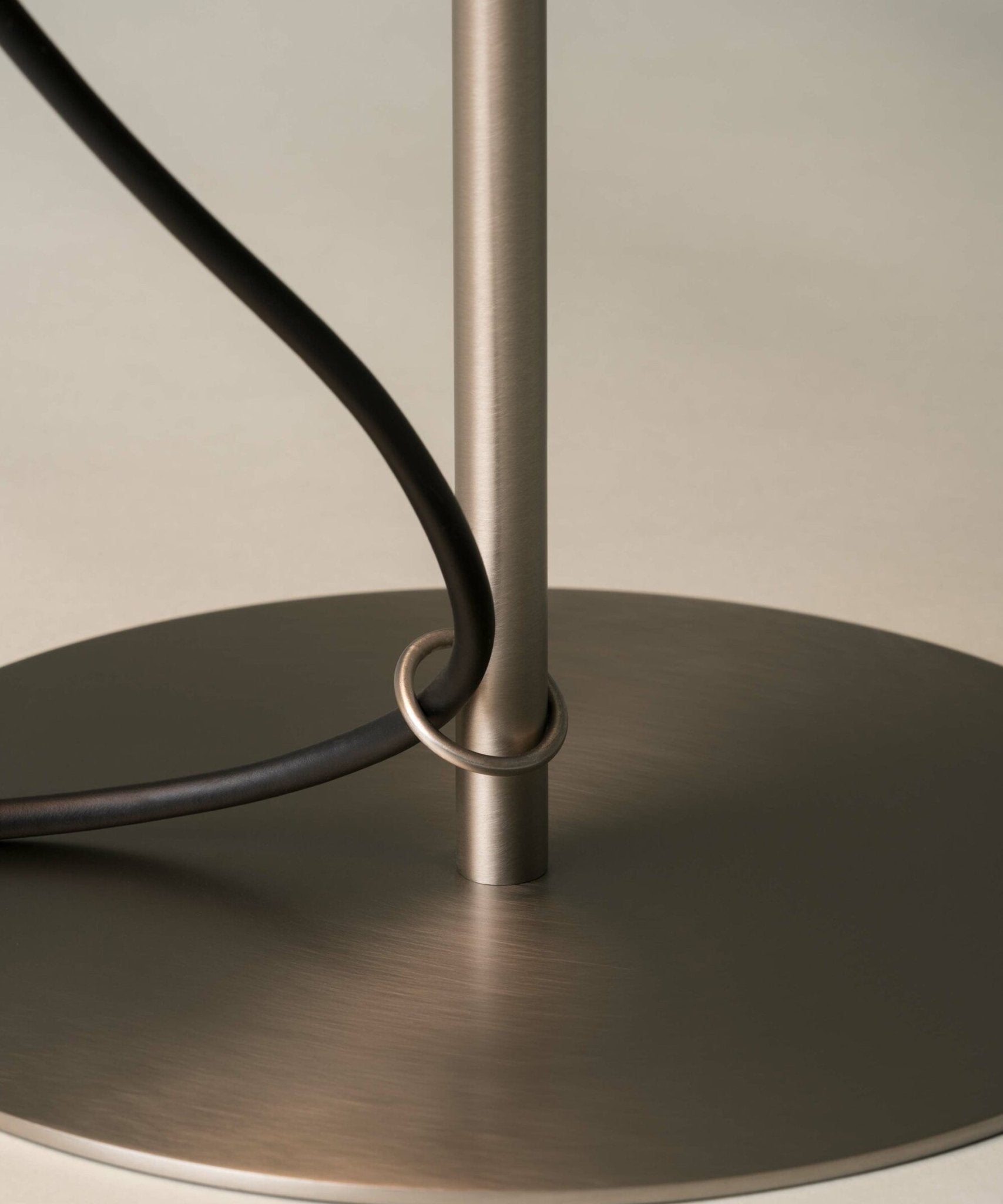 Landon Minimalist Table Lamp - Blowlighting