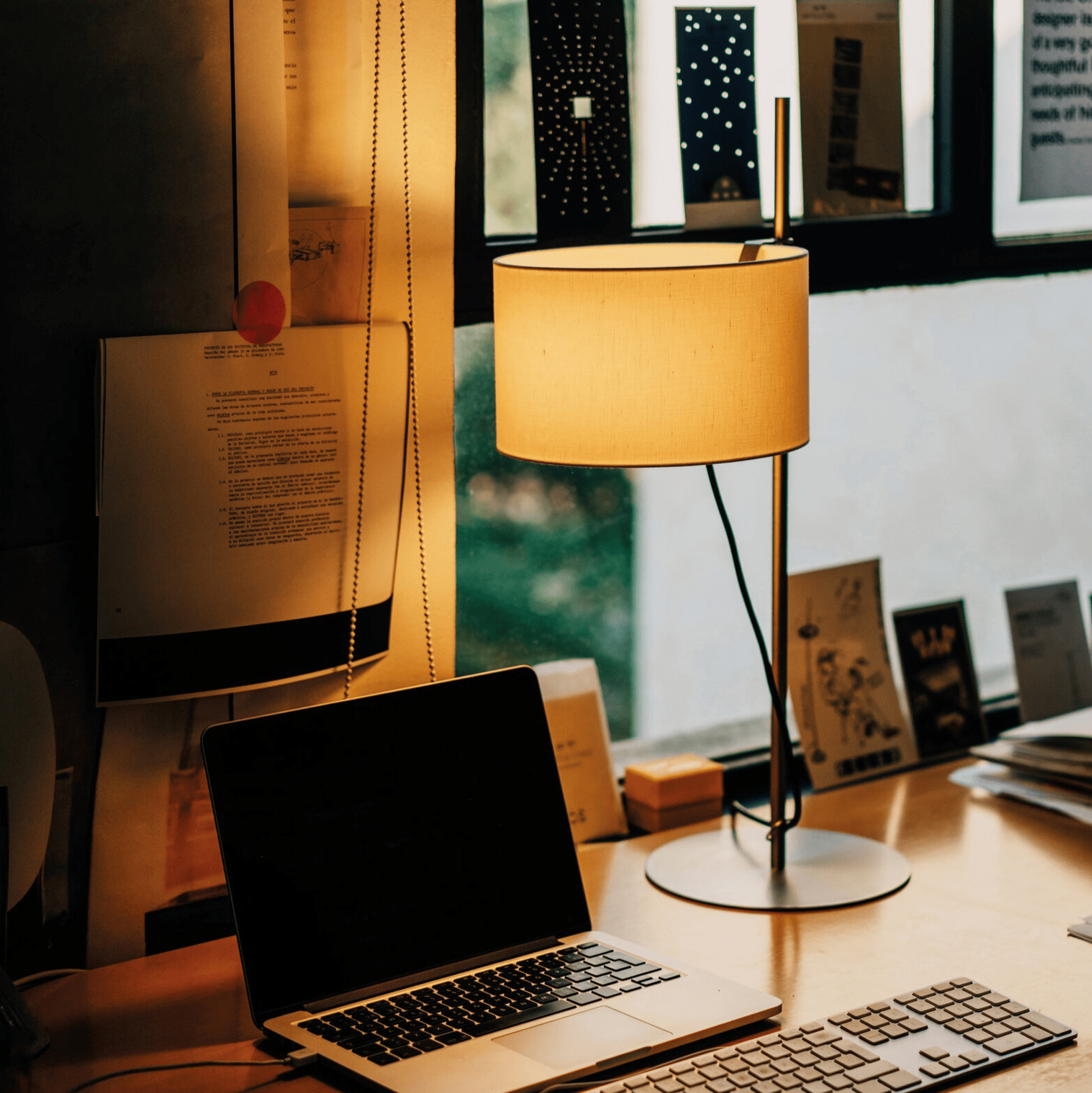 Landon Minimalist Table Lamp - Blowlighting