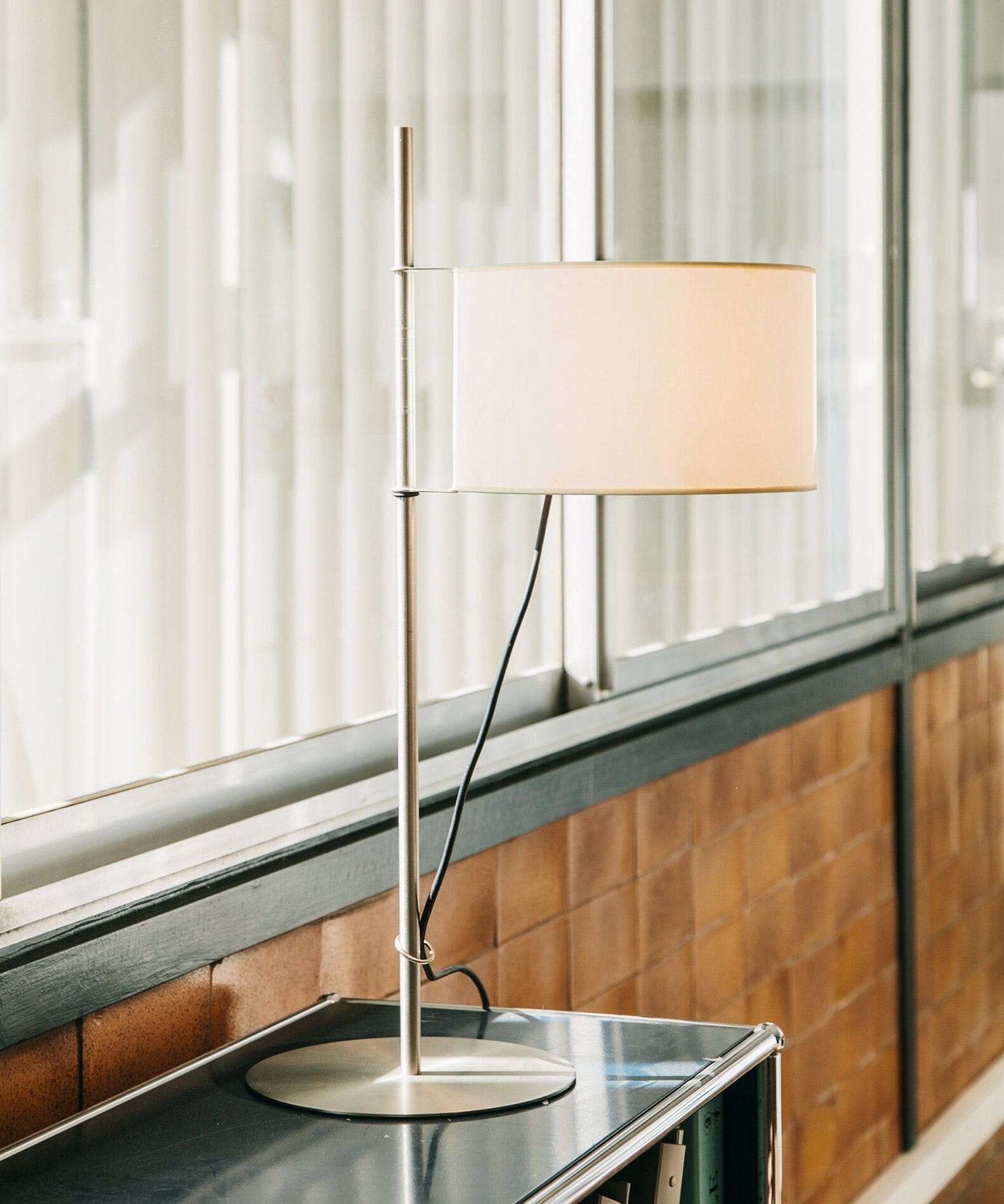 Landon Minimalist Table Lamp - Blowlighting