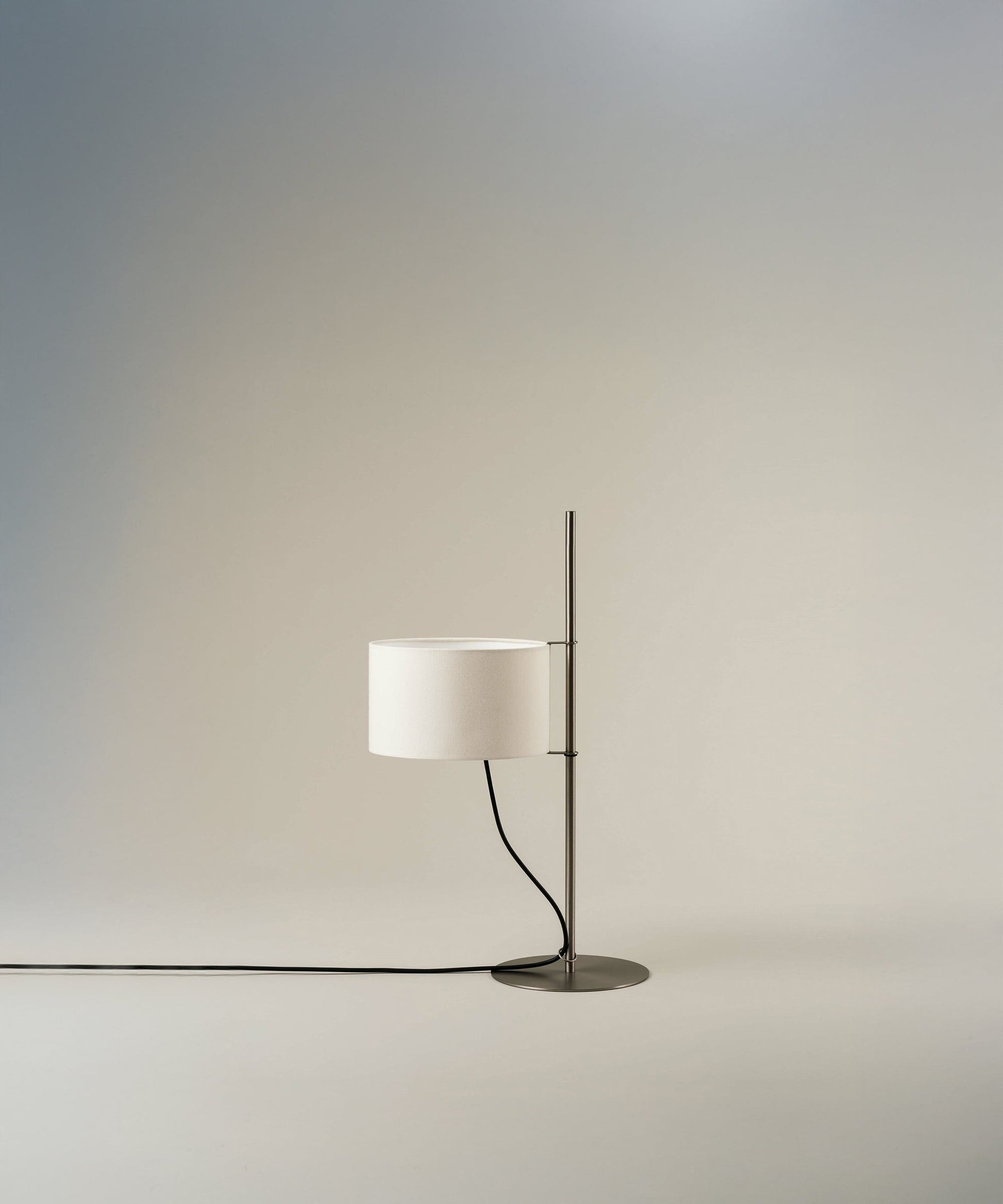Landon Minimalist Table Lamp - Blowlighting