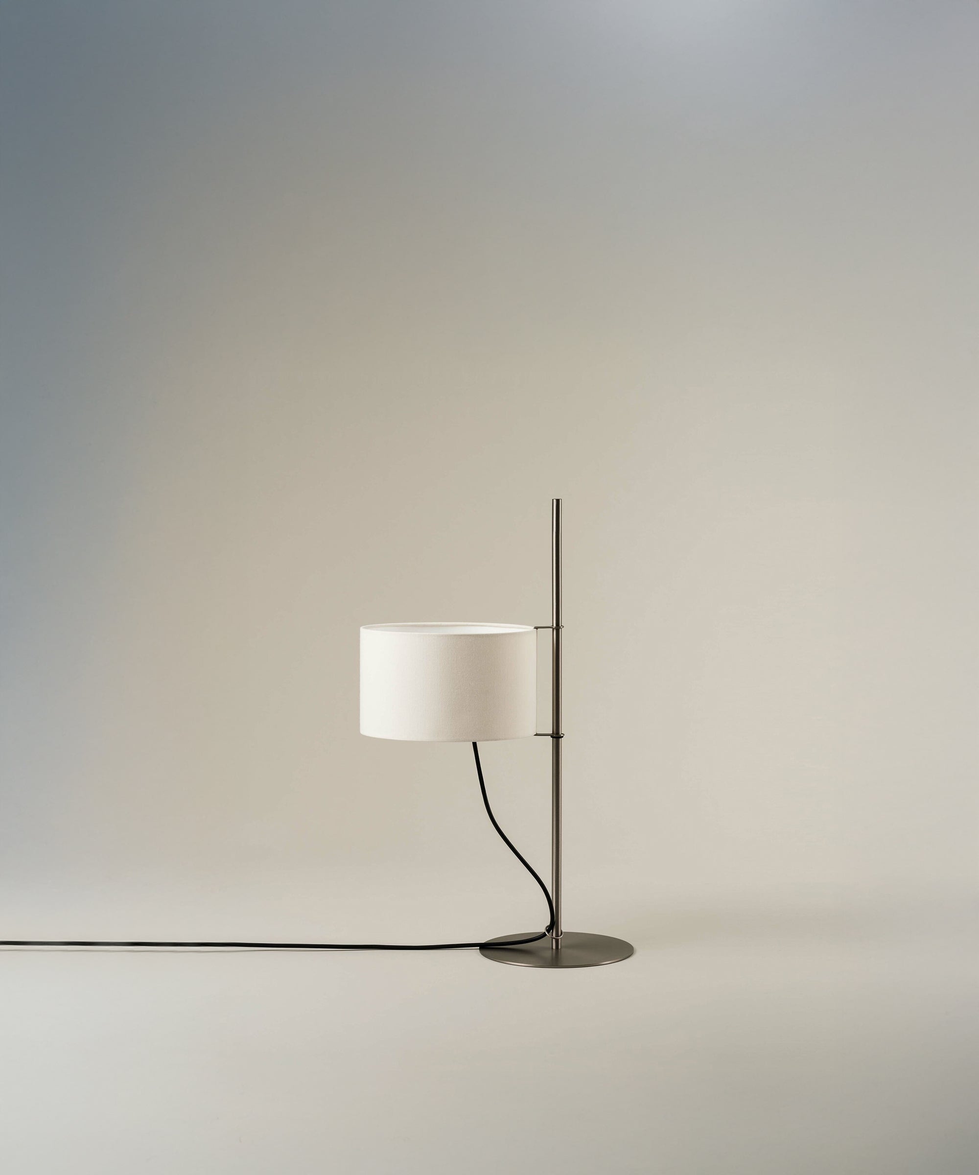 Landon Minimalist Table Lamp - Blowlighting