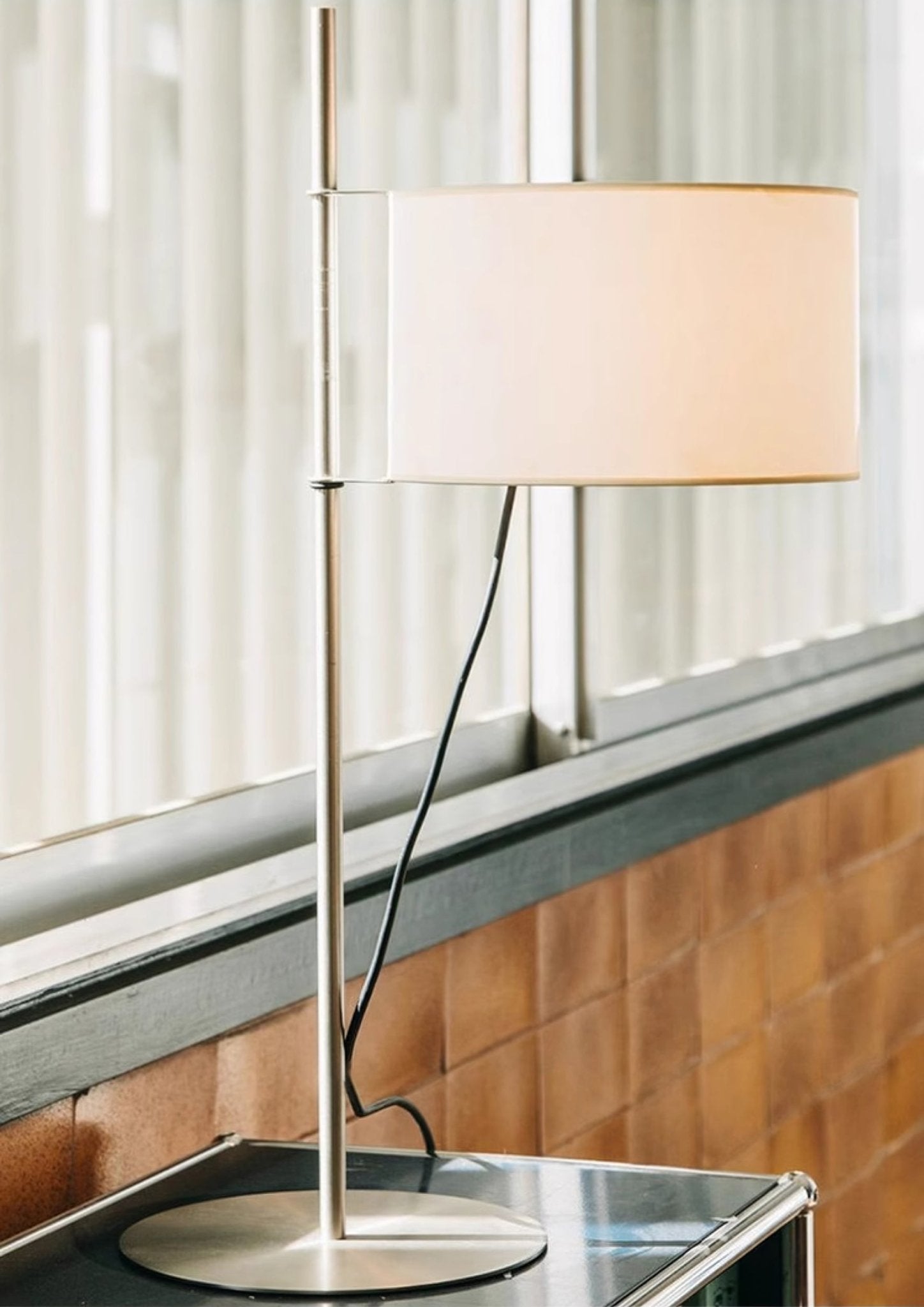 Landon Minimalist Table Lamp - Blowlighting
