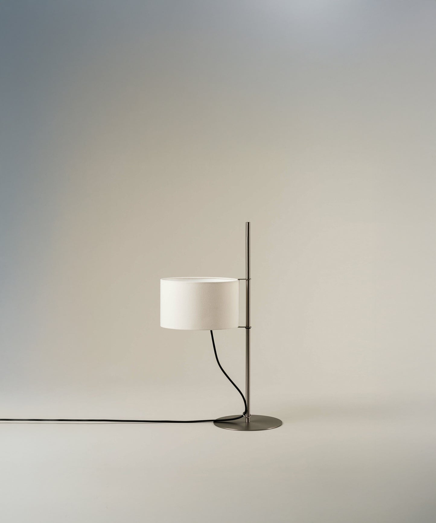 Landon Minimalist Table Lamp - Blowlighting