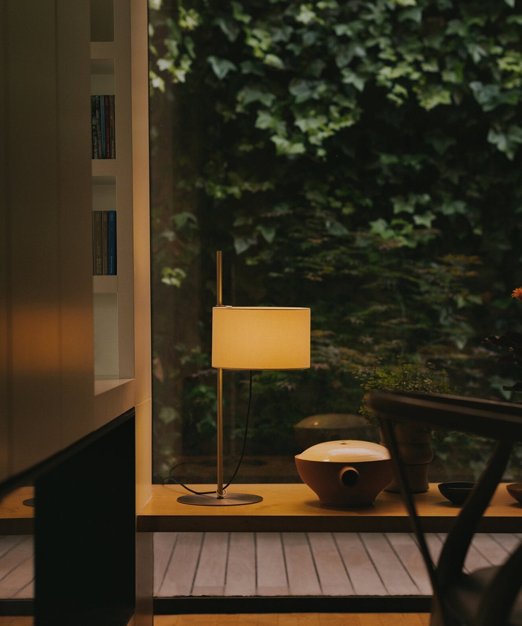 Landon Minimalist Table Lamp - Blowlighting