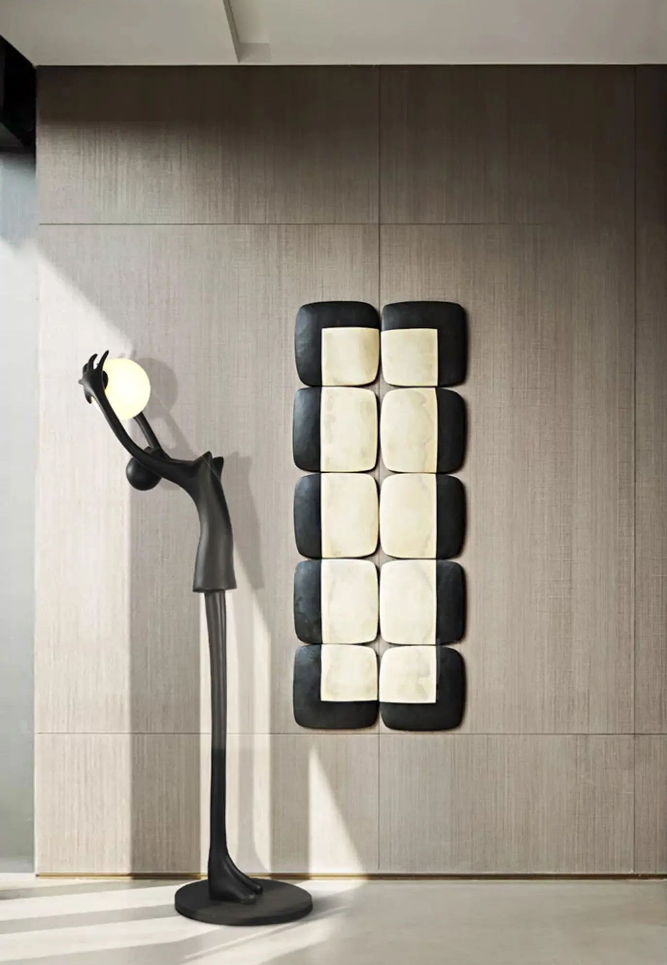 Lynorel Figurative Black Metal Floor Lamp - Blowlighting