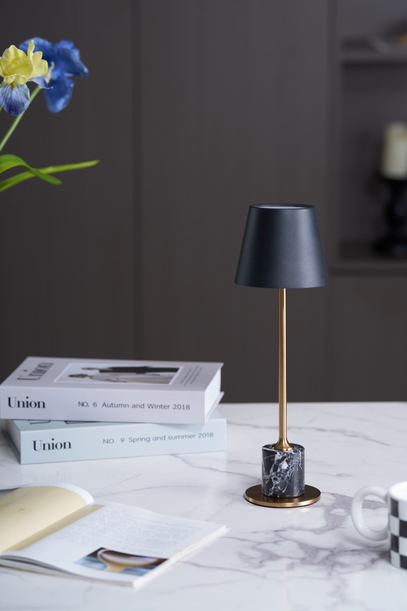 Lirio Mini Marble Table Lamp - Blowlighting