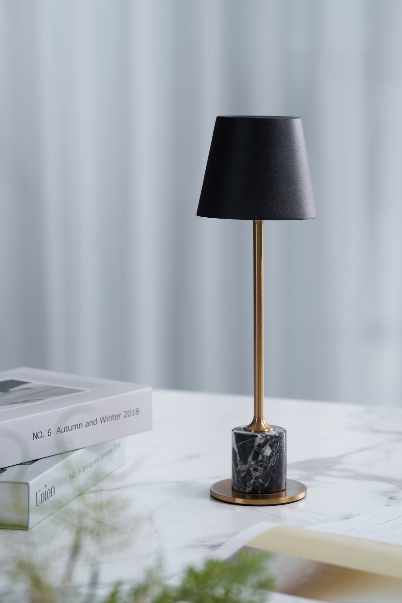 Lirio Mini Marble Table Lamp - Blowlighting