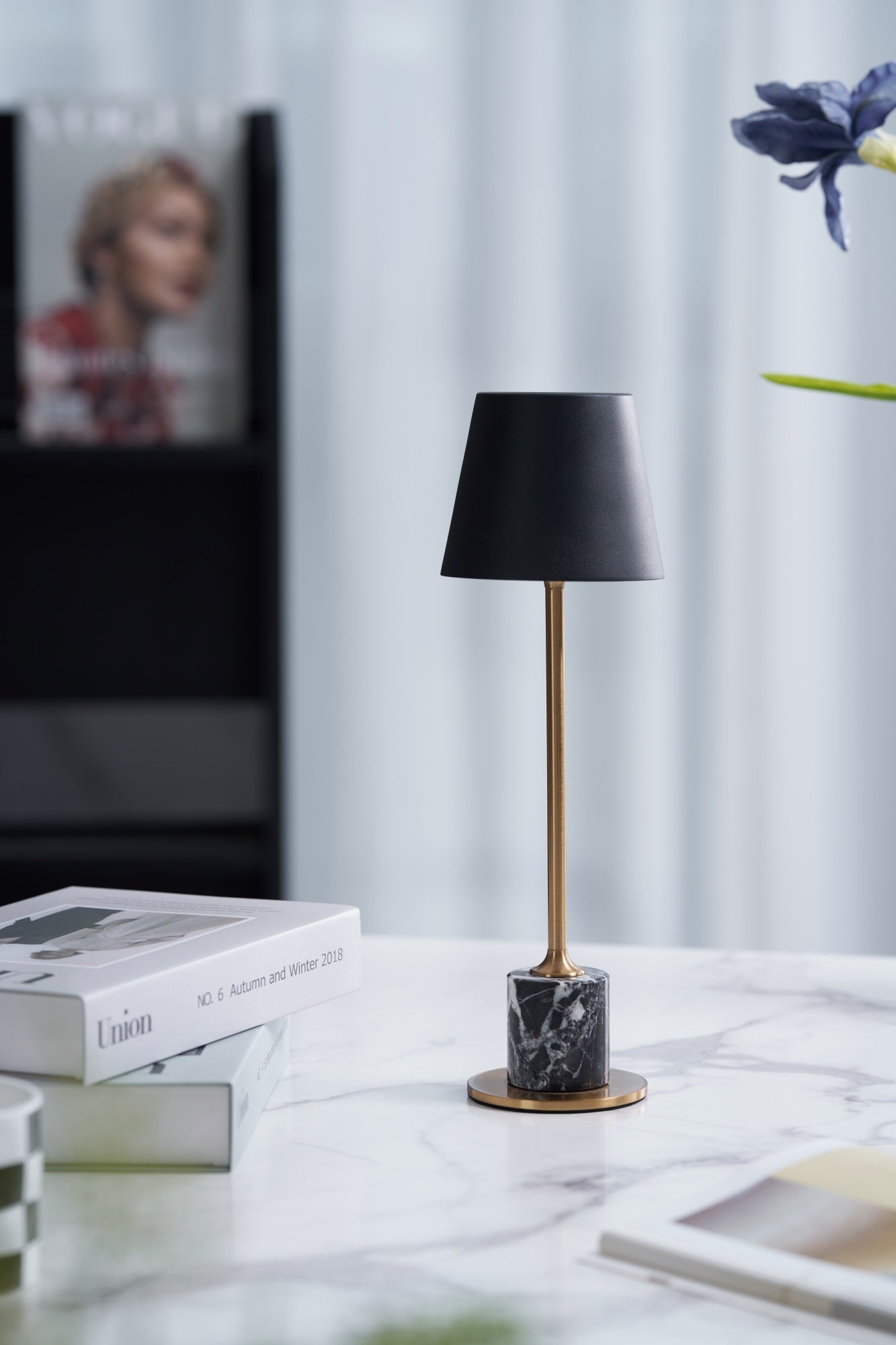 Lirio Mini Marble Table Lamp - Blowlighting
