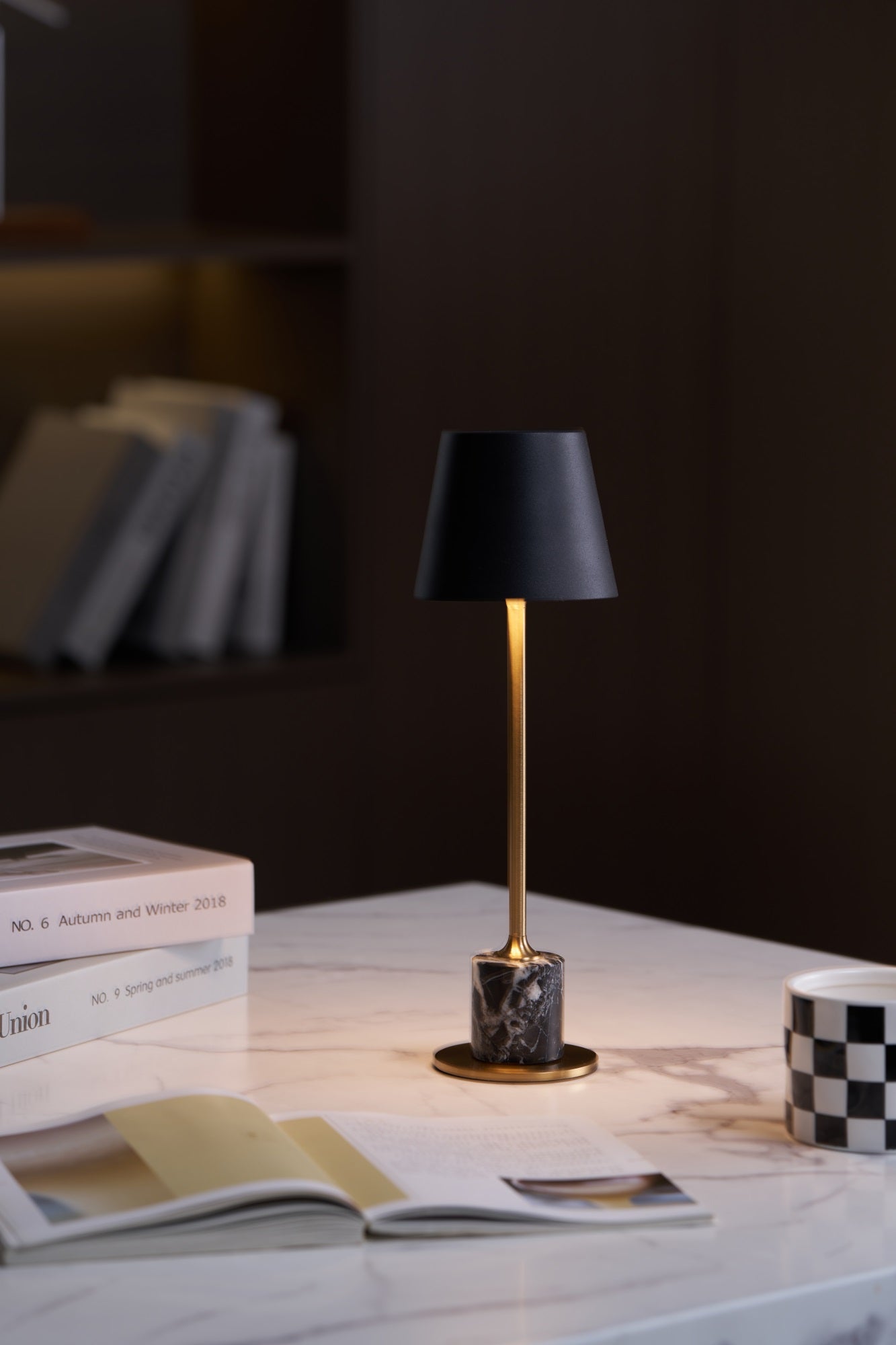 Lirio Mini Marble Table Lamp - Blowlighting