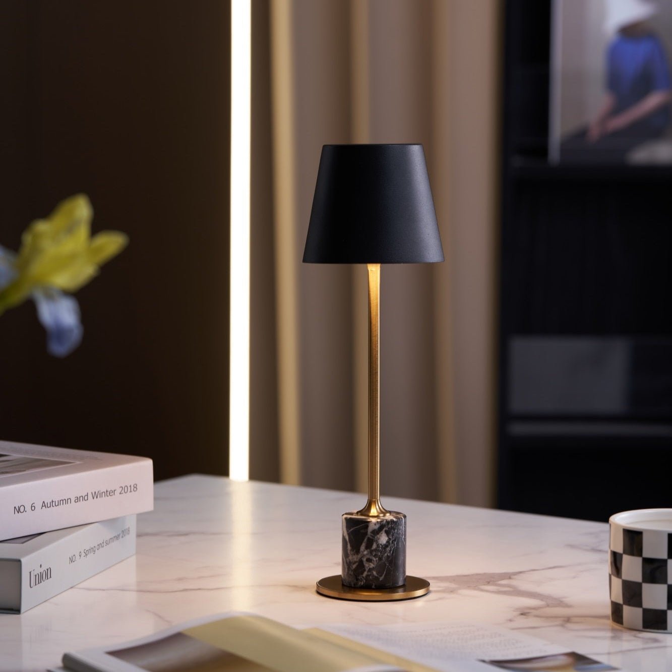 Lirio Mini Marble Table Lamp - Blowlighting