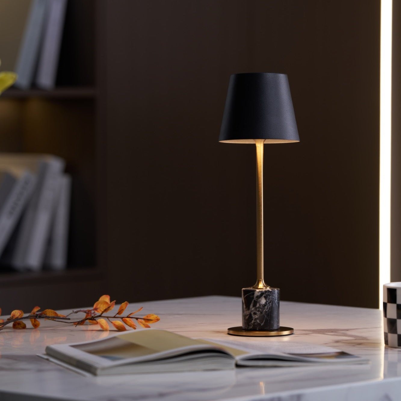 Lirio Mini Marble Table Lamp - Blowlighting
