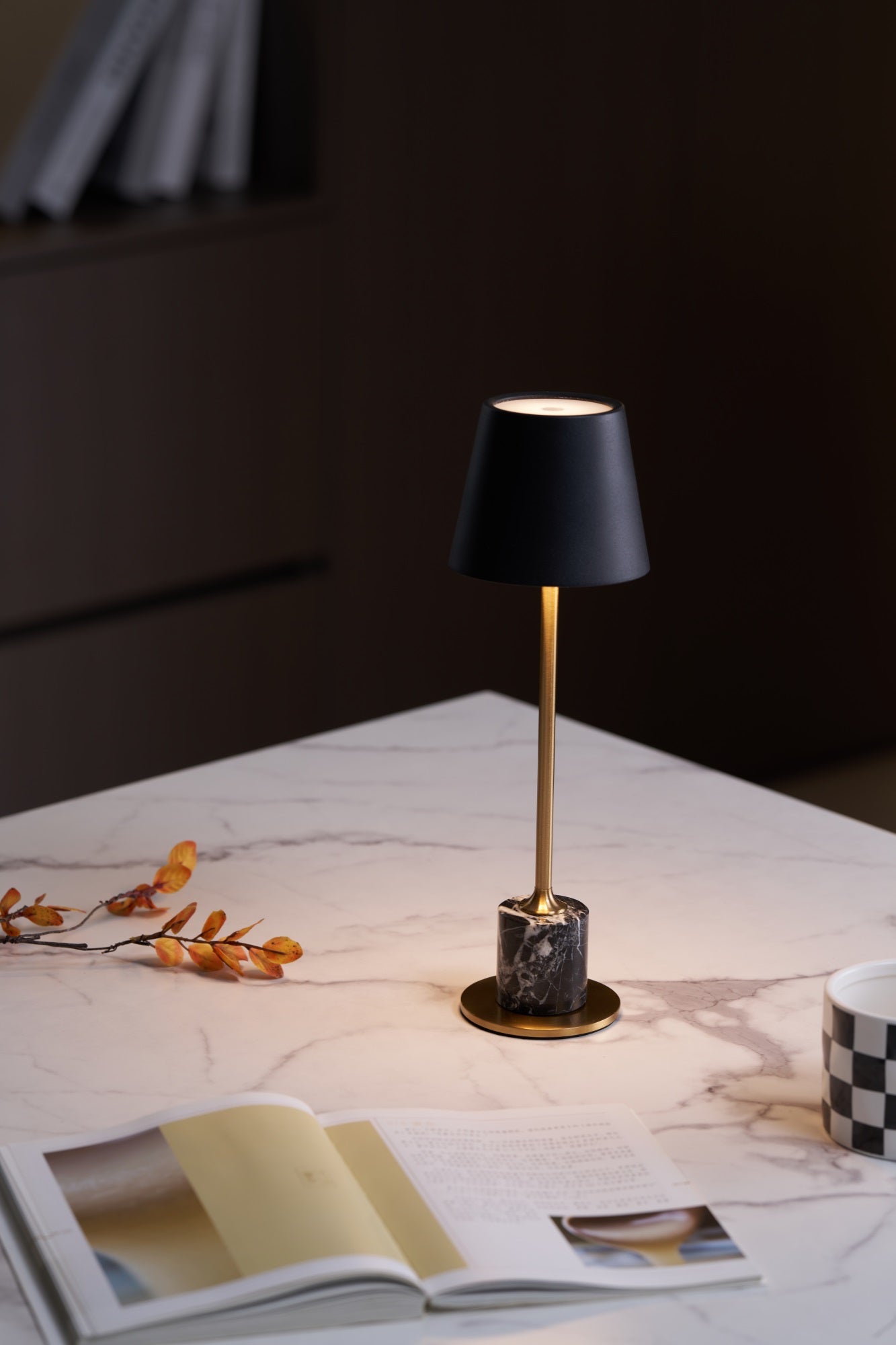 Lirio Mini Marble Table Lamp - Blowlighting