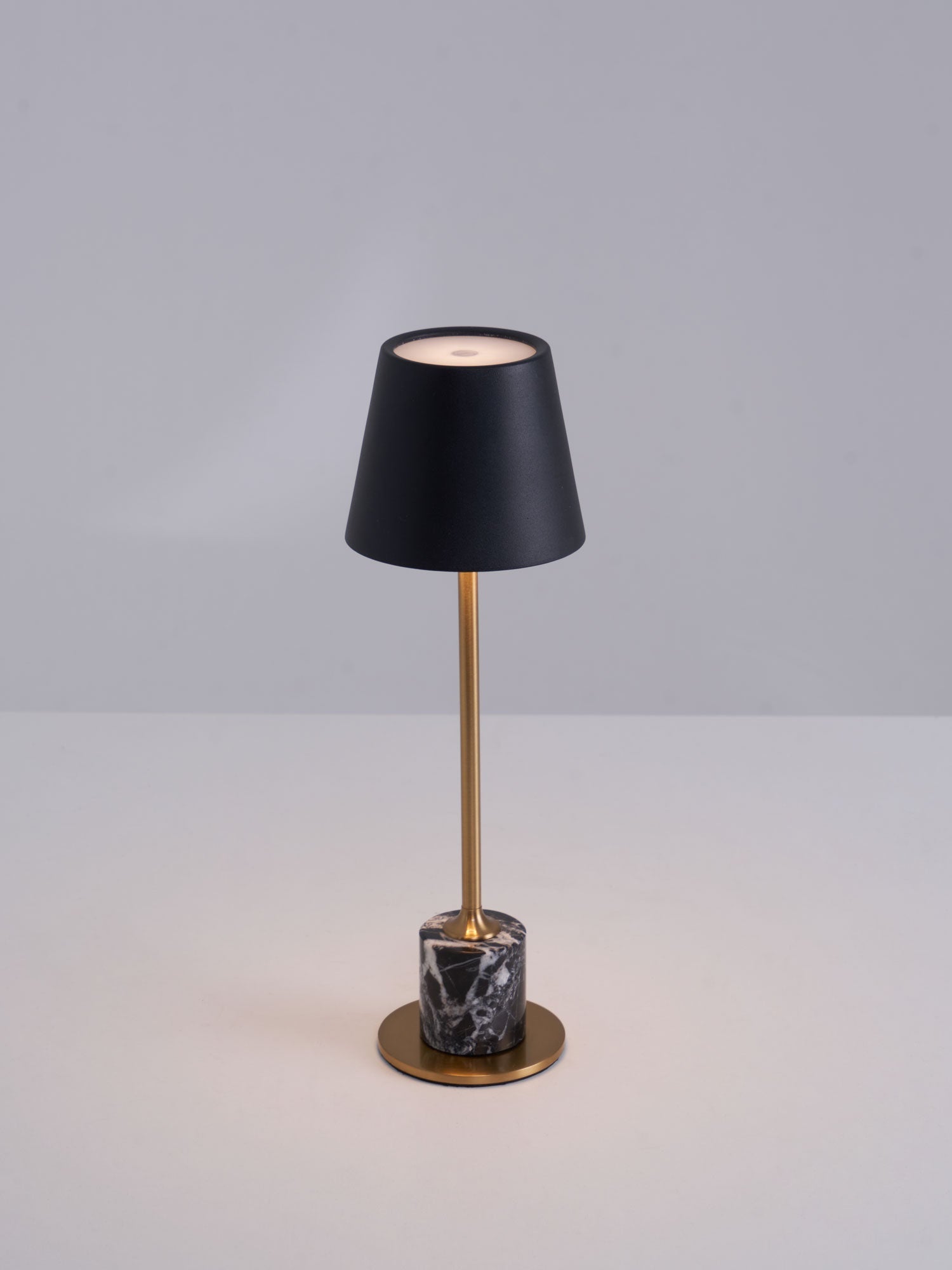 Lirio Mini Marble Table Lamp - Blowlighting