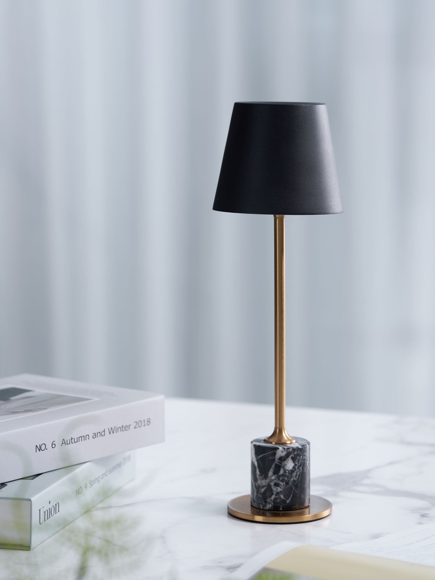 Lirio Mini Marble Table Lamp - Blowlighting