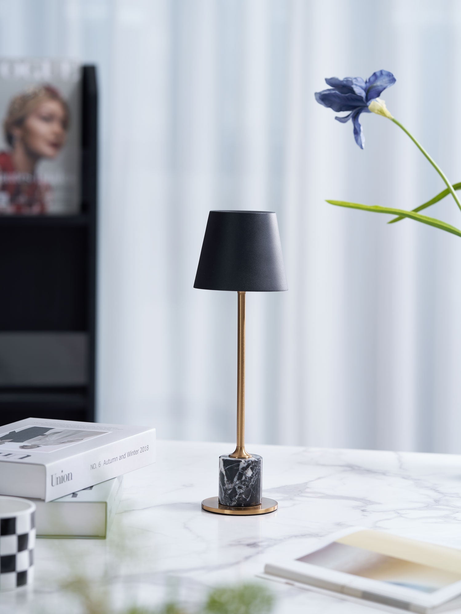 Lirio Mini Marble Table Lamp - Blowlighting