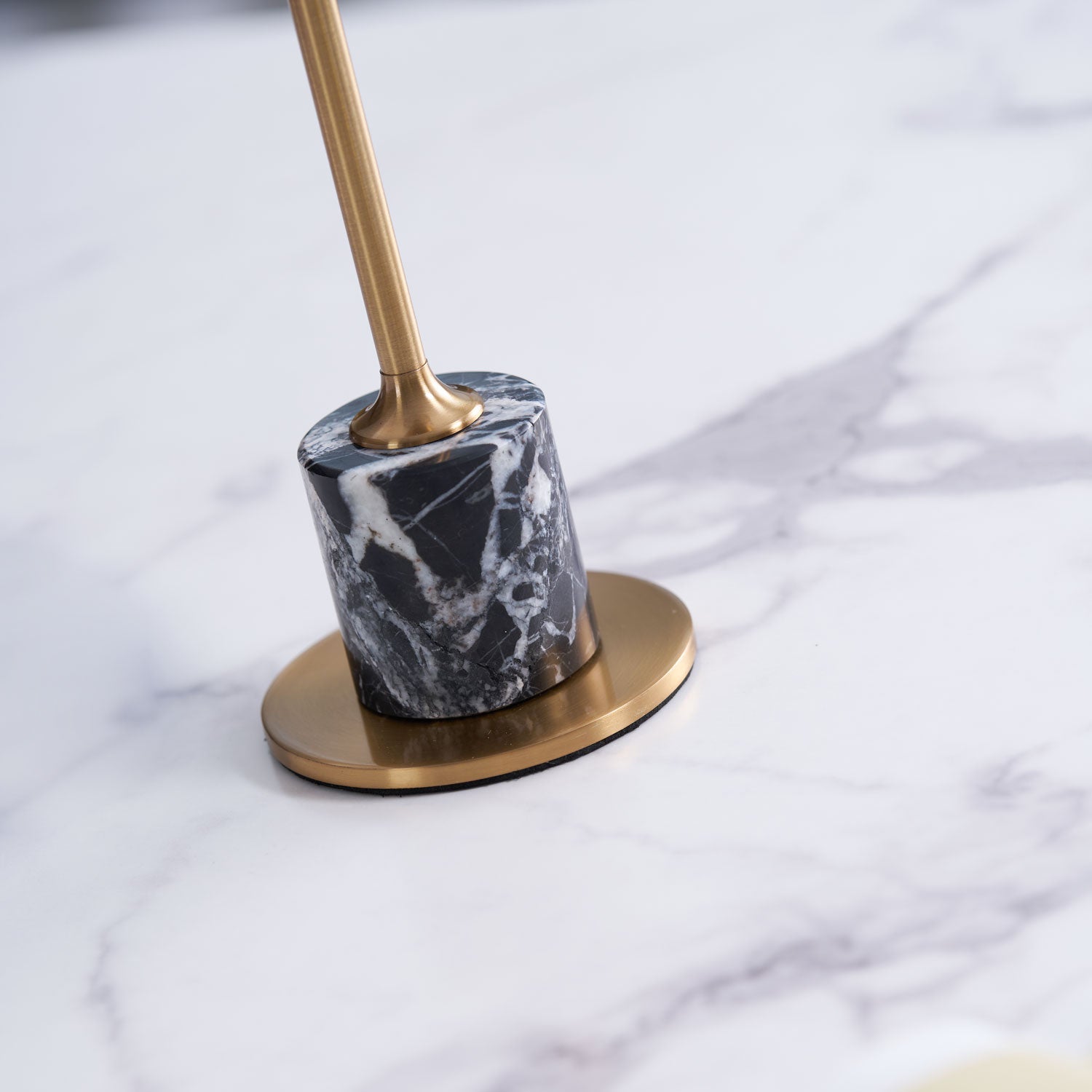 Lirio Mini Marble Table Lamp - Blowlighting