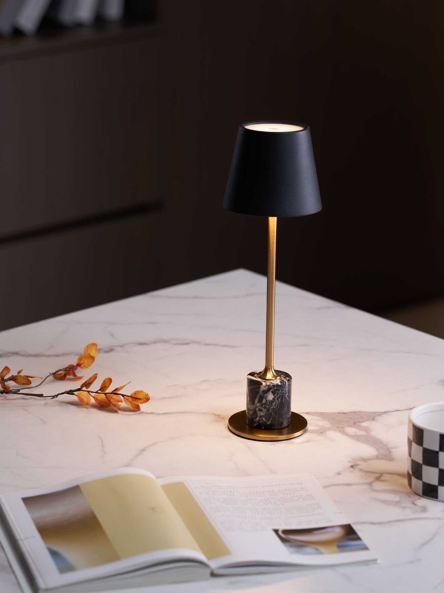 Lirio Mini Marble Table Lamp - Blowlighting