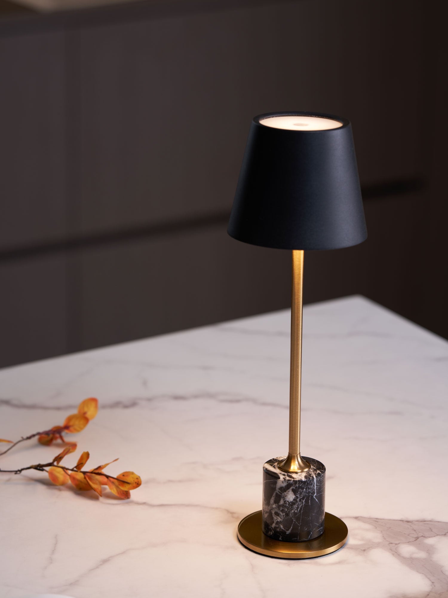 Lirio Mini Marble Table Lamp - Blowlighting
