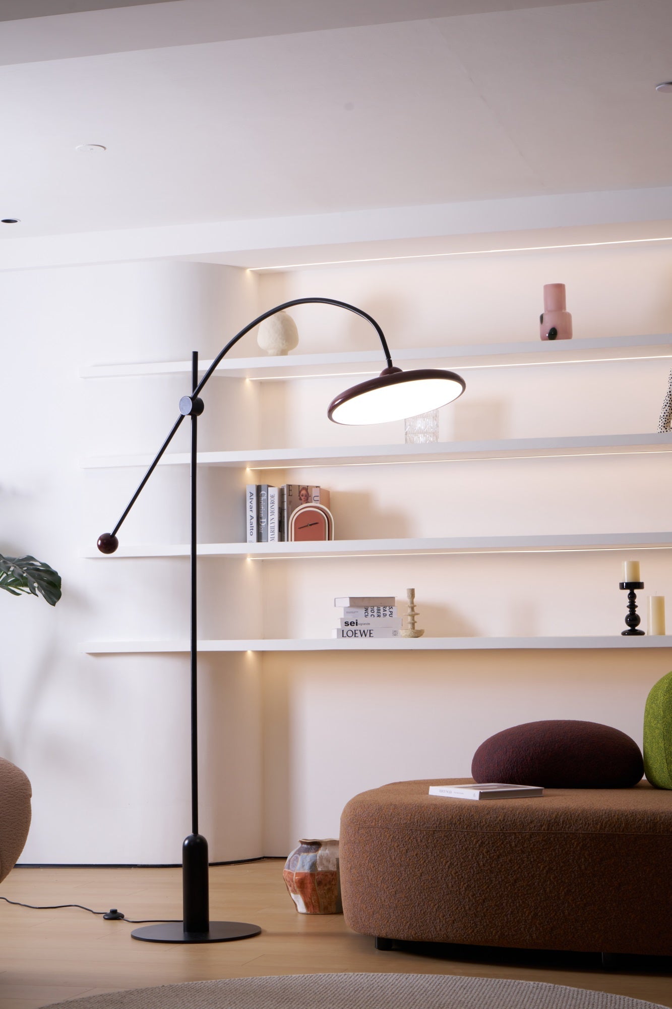 Lola Floor Lamp - Blowlighting