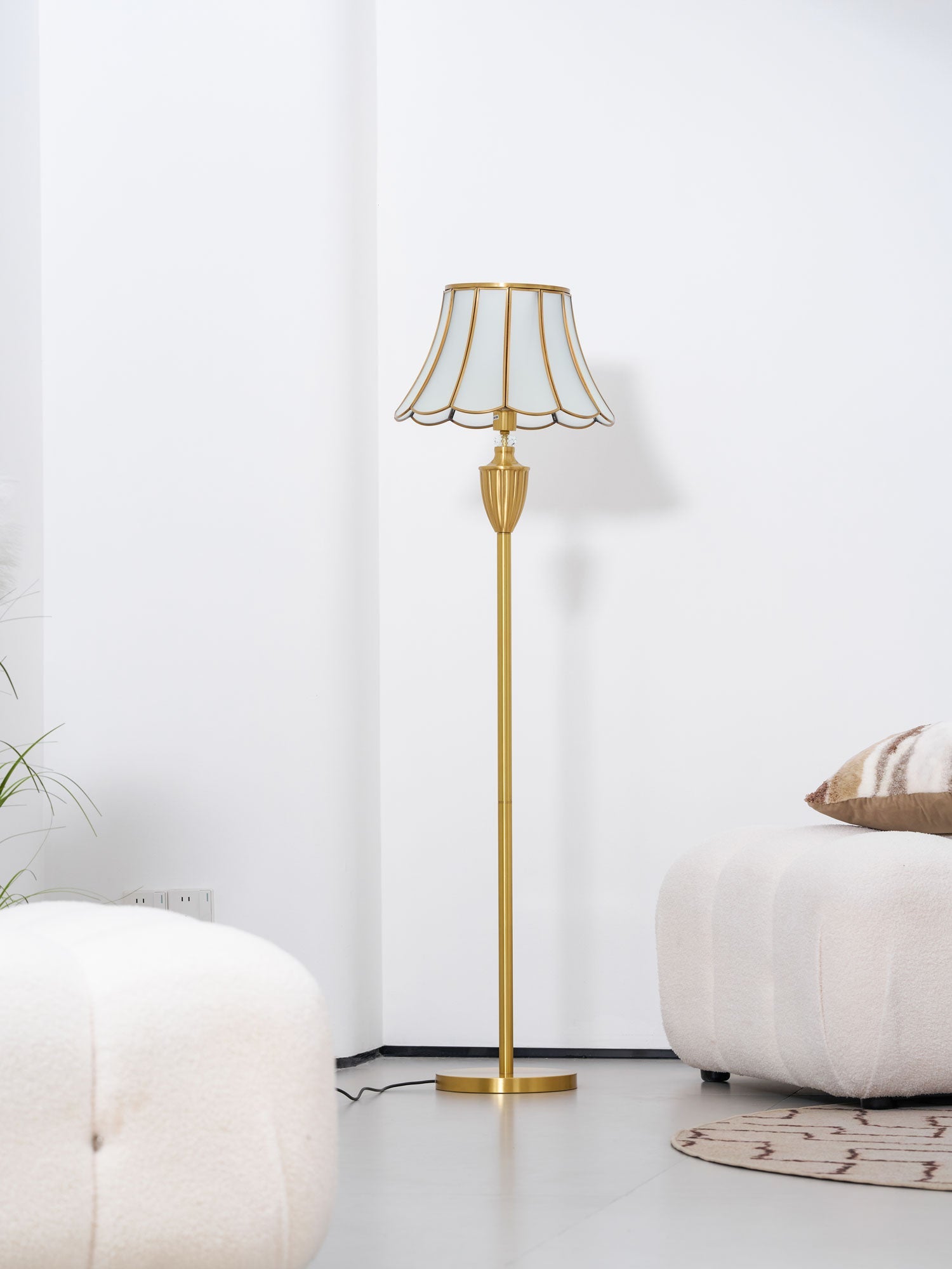 Lucia Floor Lamp - Blowlighting