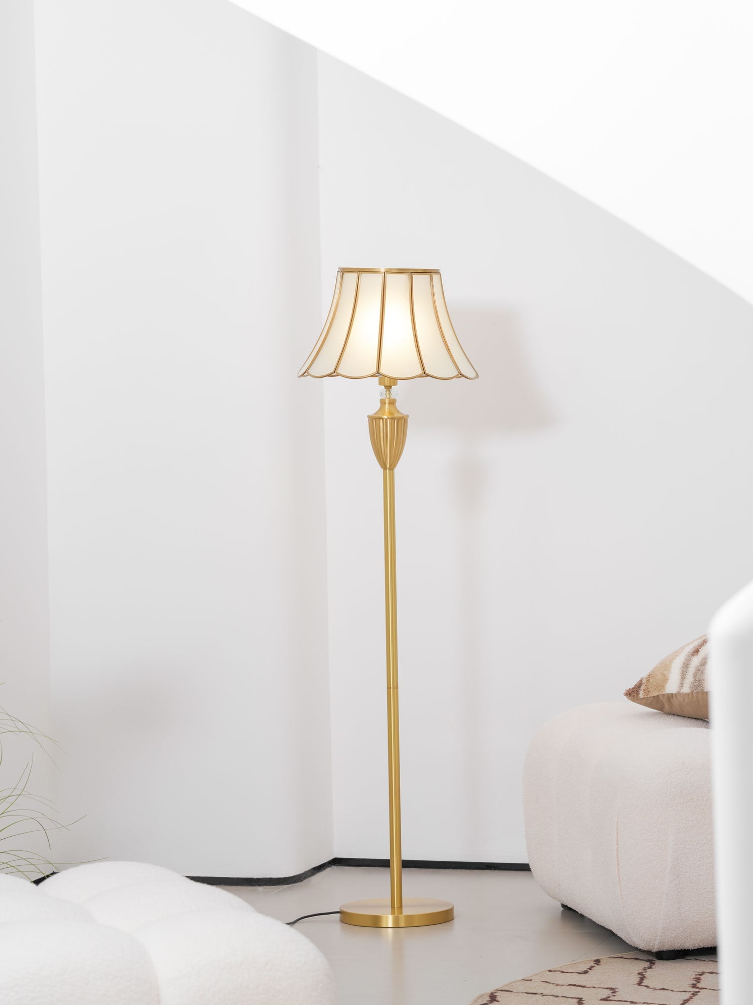 Lucia Floor Lamp - Blowlighting