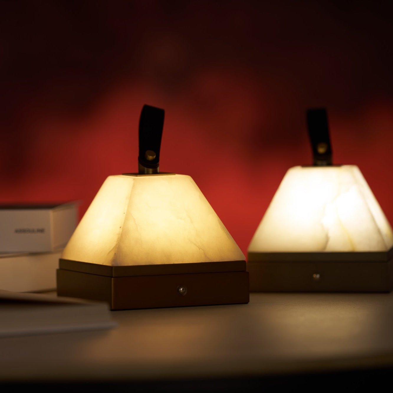 Pyramidale Alabaster Table Lamp with Leather Handle - Blowlighting