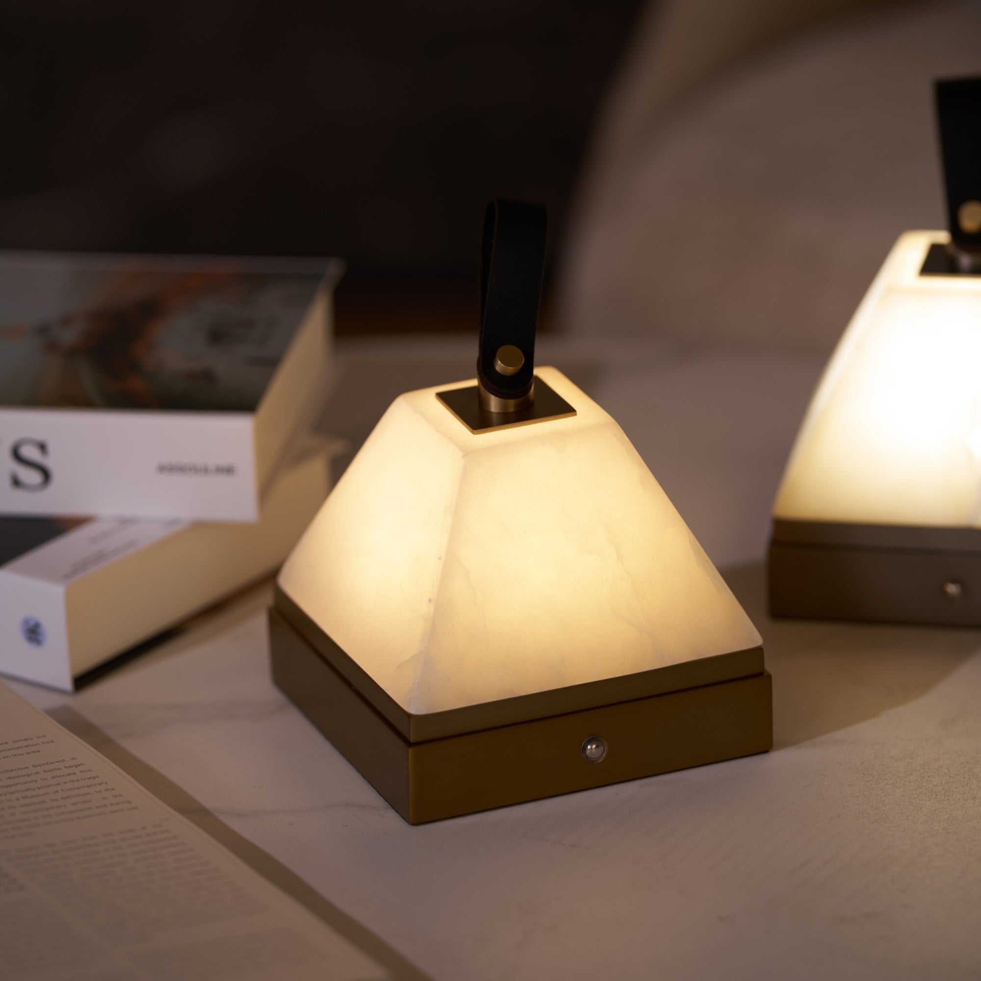 Pyramidale Alabaster Table Lamp with Leather Handle - Blowlighting