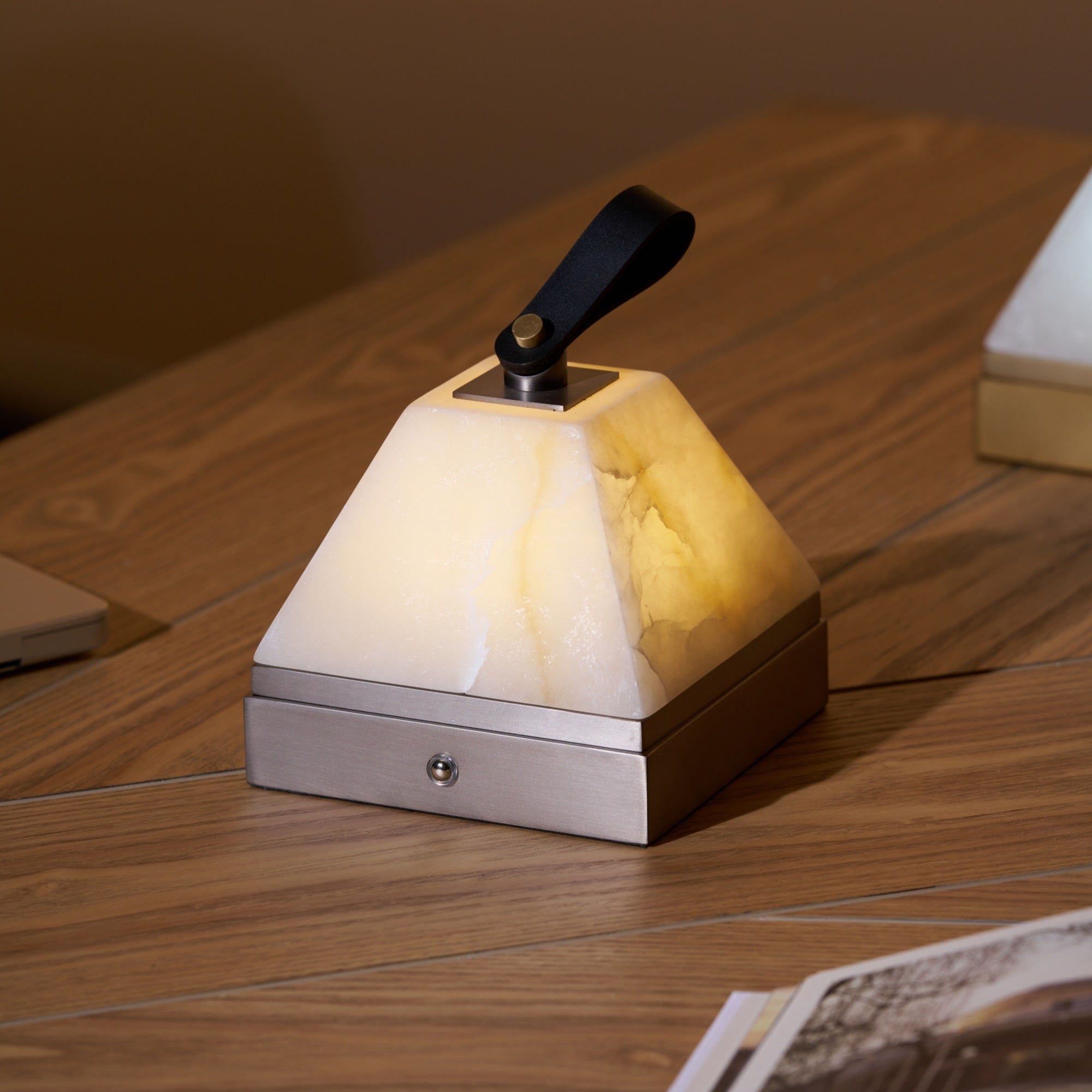 Pyramidale Alabaster Table Lamp with Leather Handle - Blowlighting