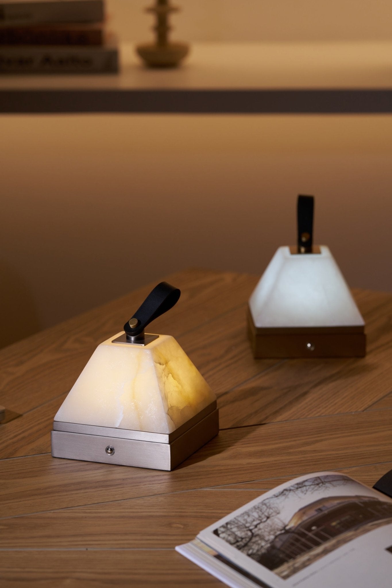 Pyramidale Alabaster Table Lamp with Leather Handle - Blowlighting