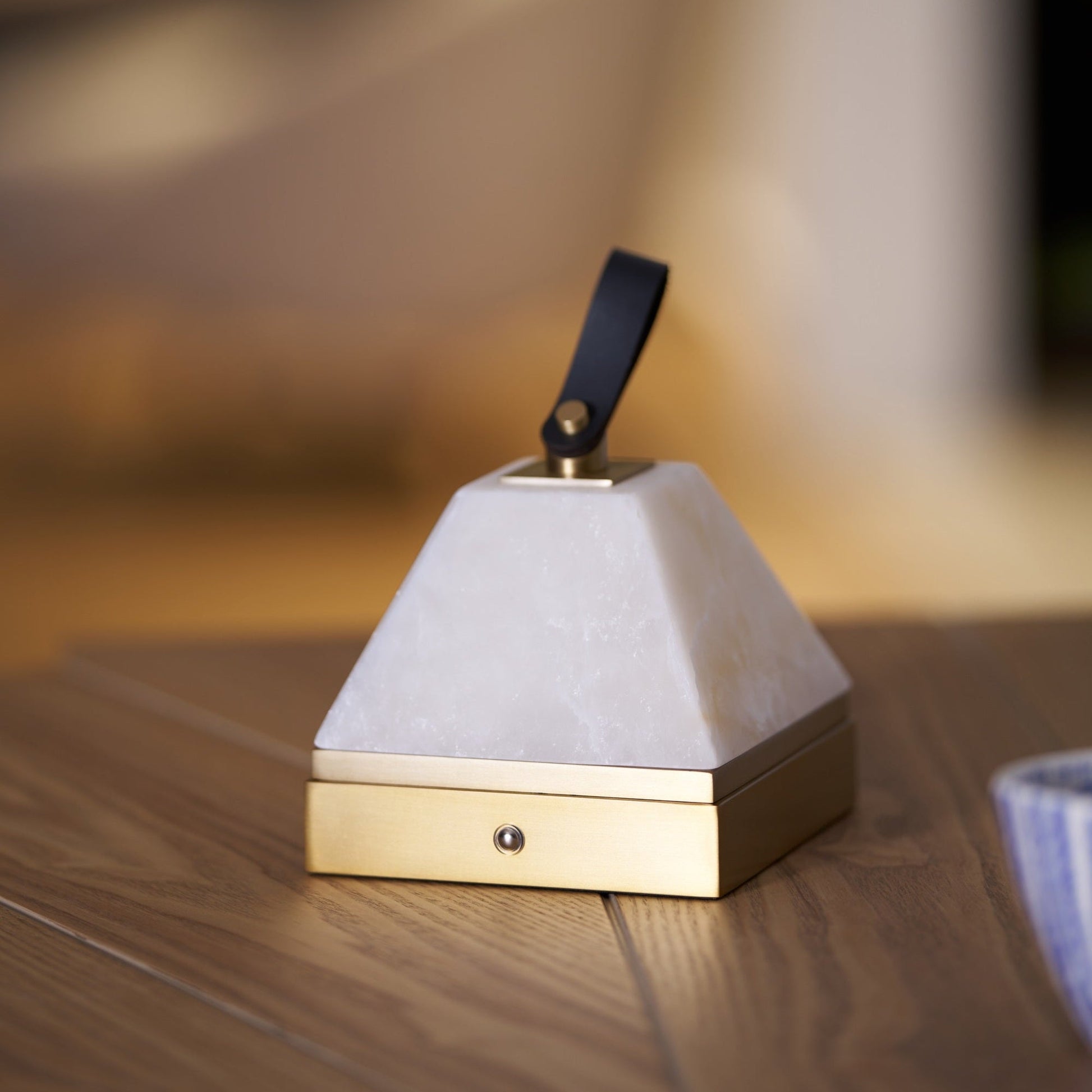 Pyramidale Alabaster Table Lamp with Leather Handle - Blowlighting