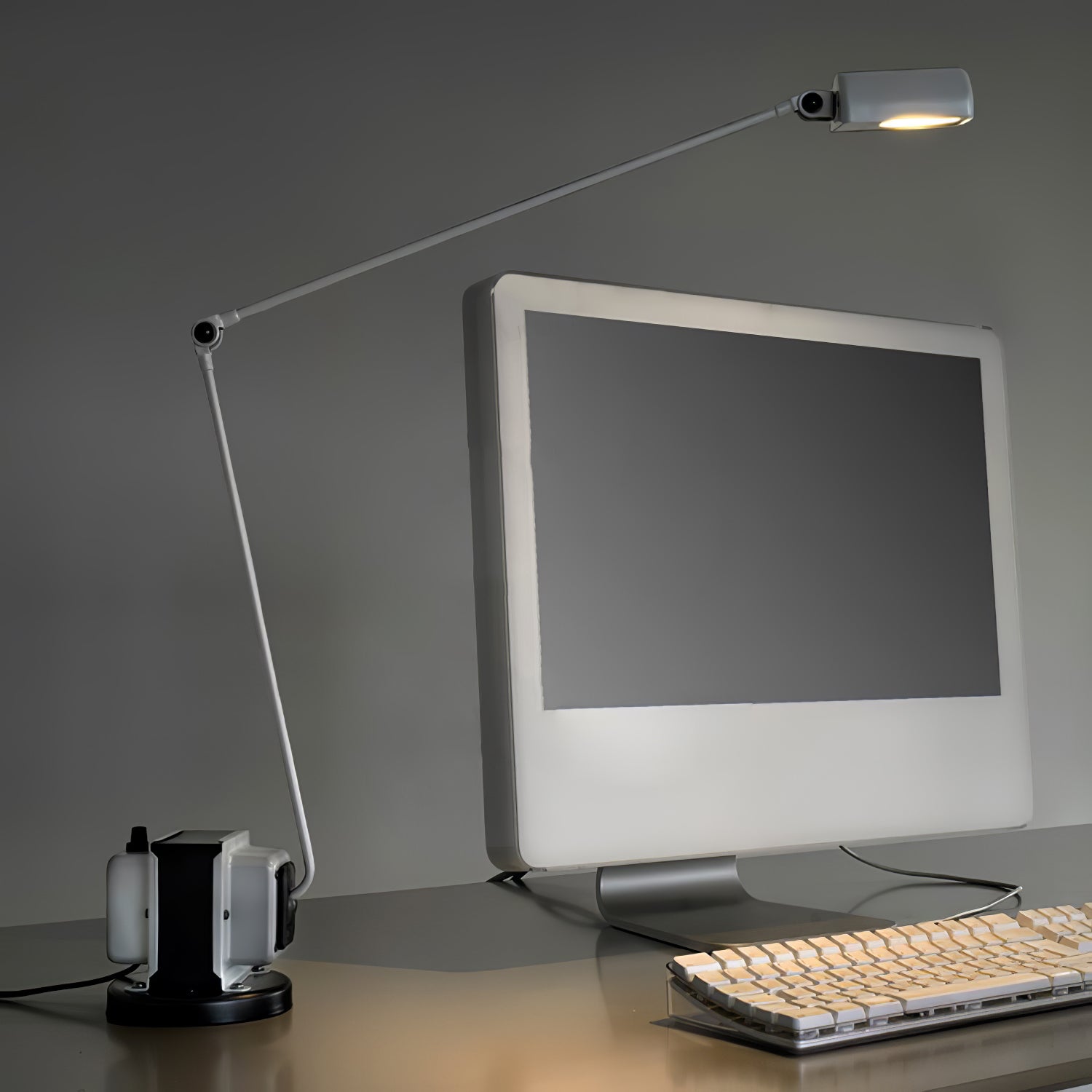 Dynamo Table Lamp - Blowlighting