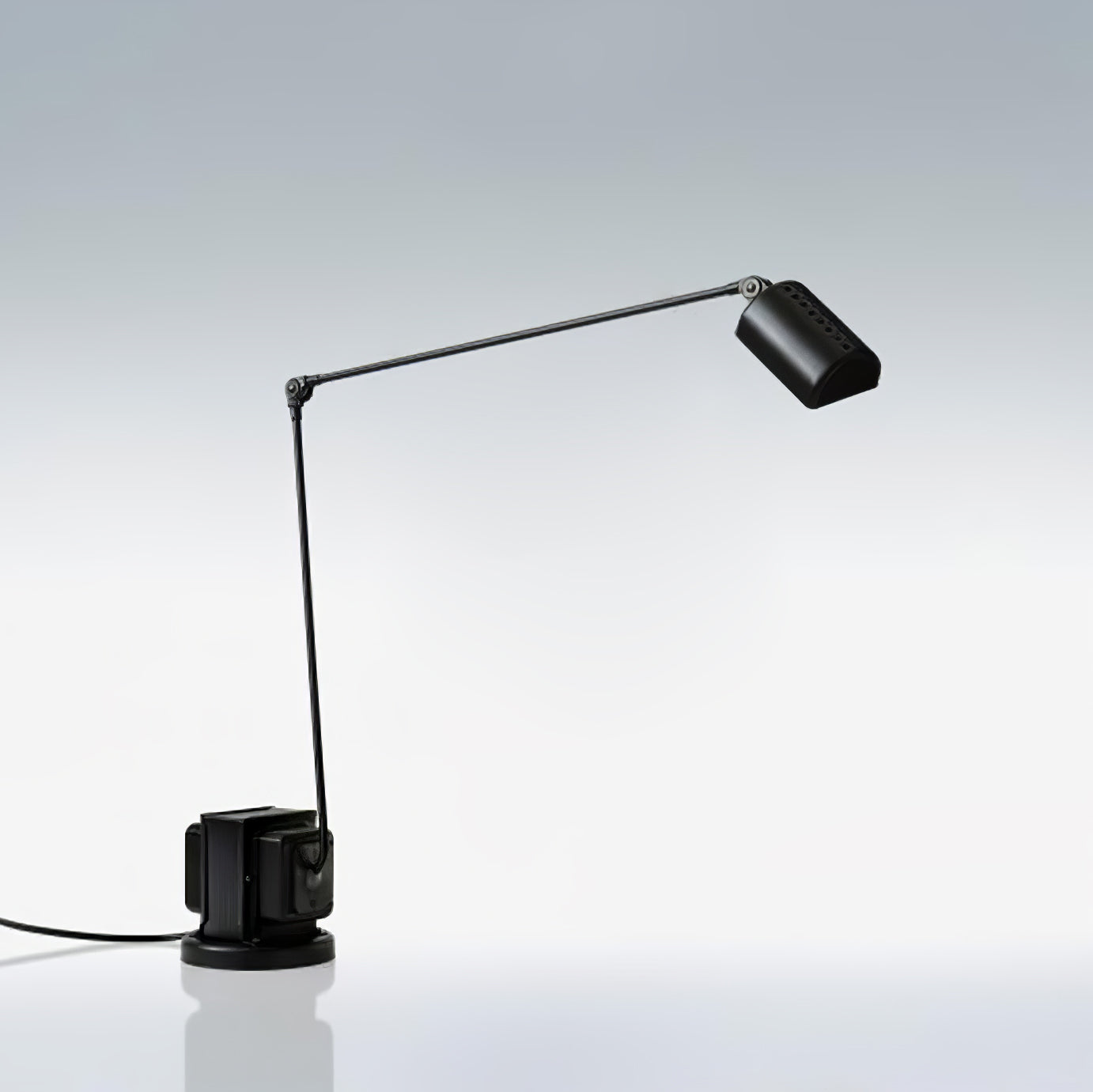 Dynamo Table Lamp - Blowlighting