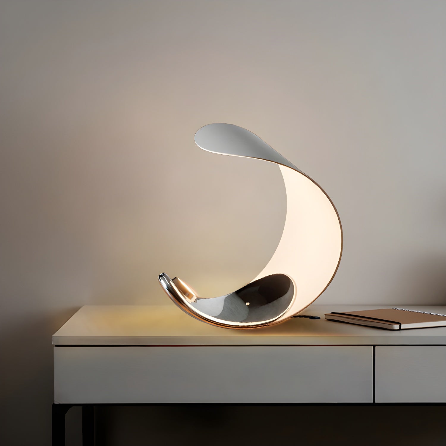 Luna Flow Table Lamp - Blowlighting
