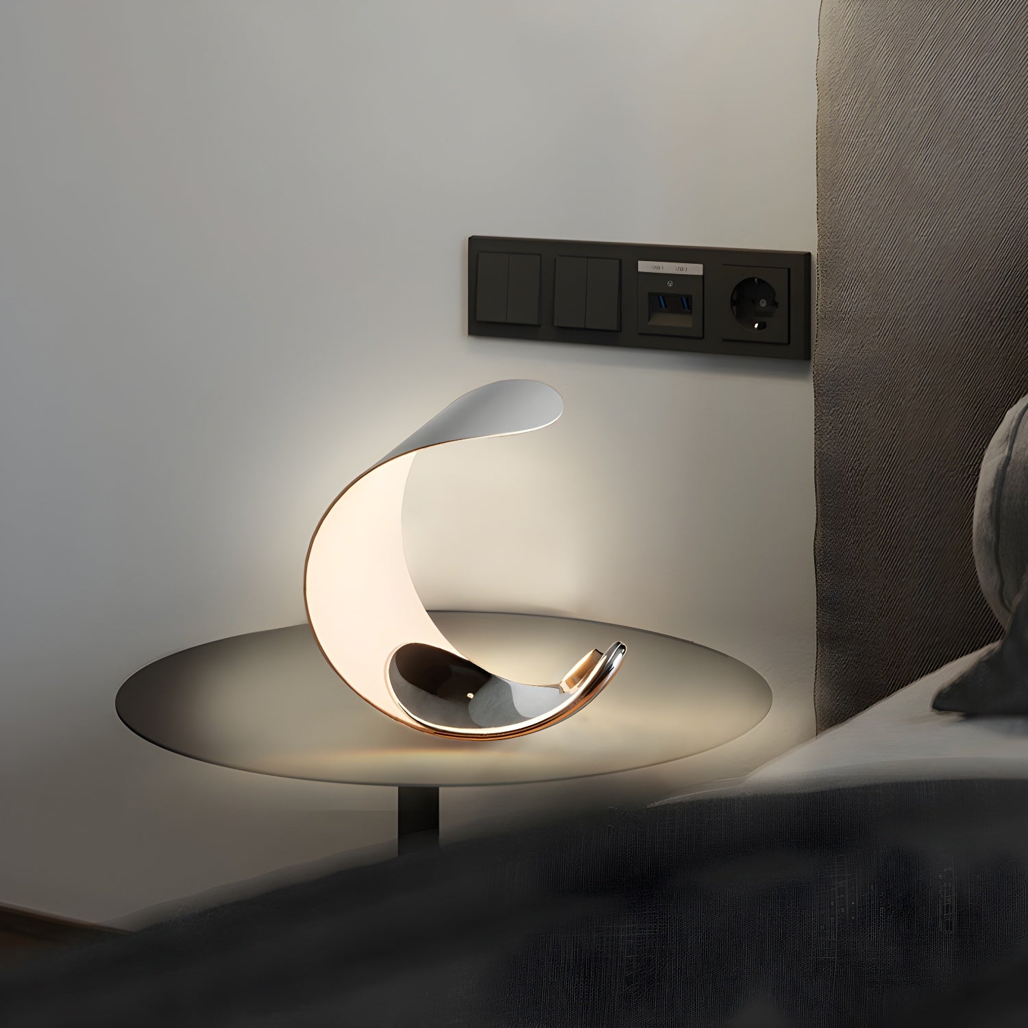 Luna Flow Table Lamp - Blowlighting