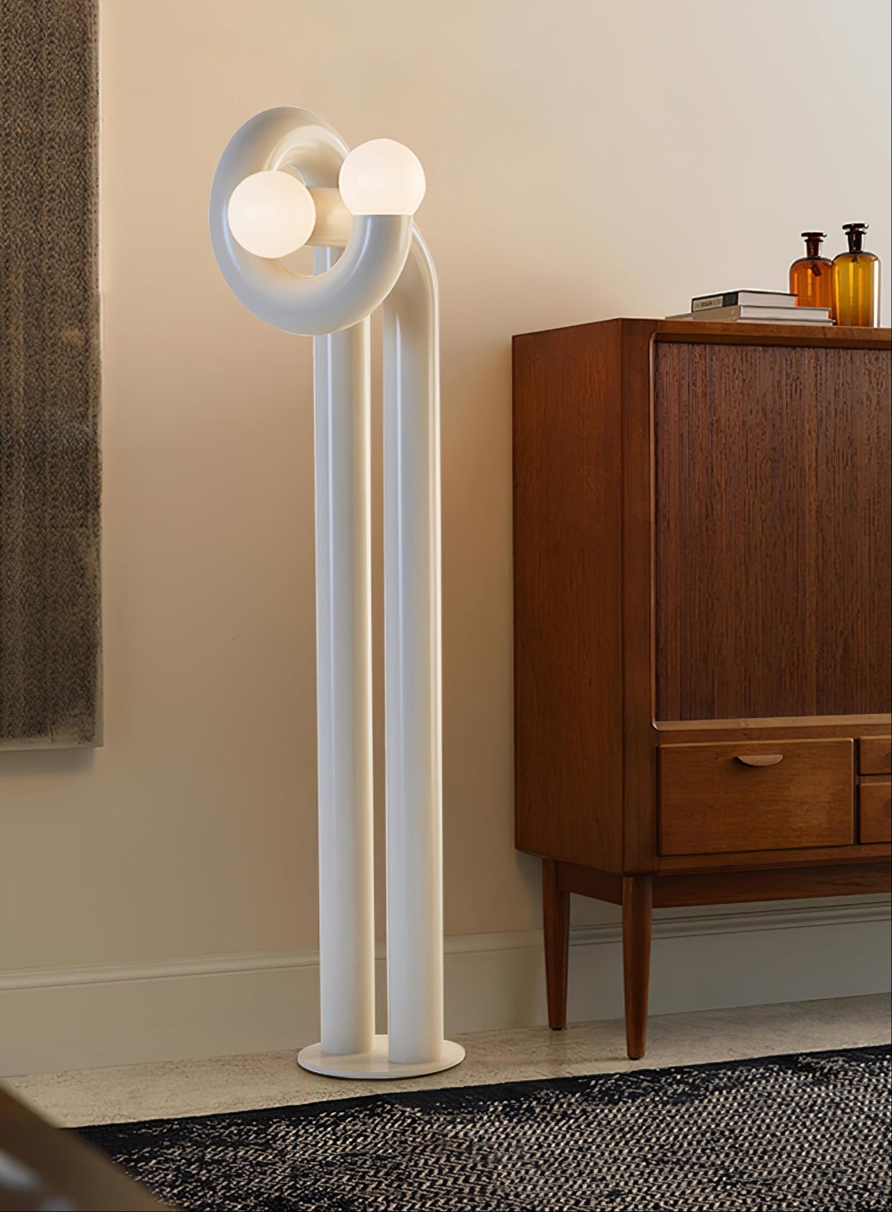 Arraeila Sculptural Metal Floor Lamp - Blowlighting
