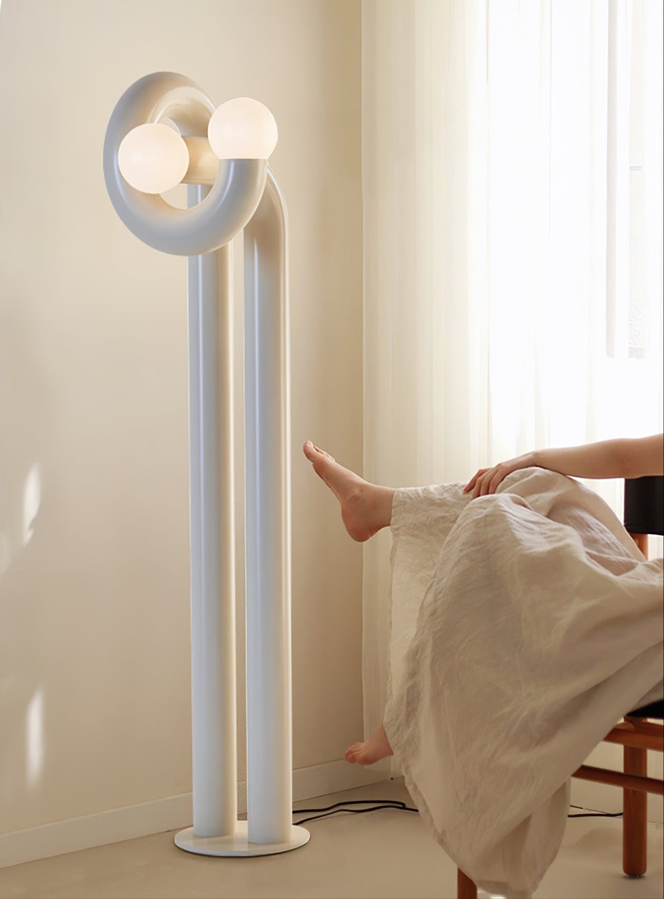 Arraeila Sculptural Metal Floor Lamp - Blowlighting