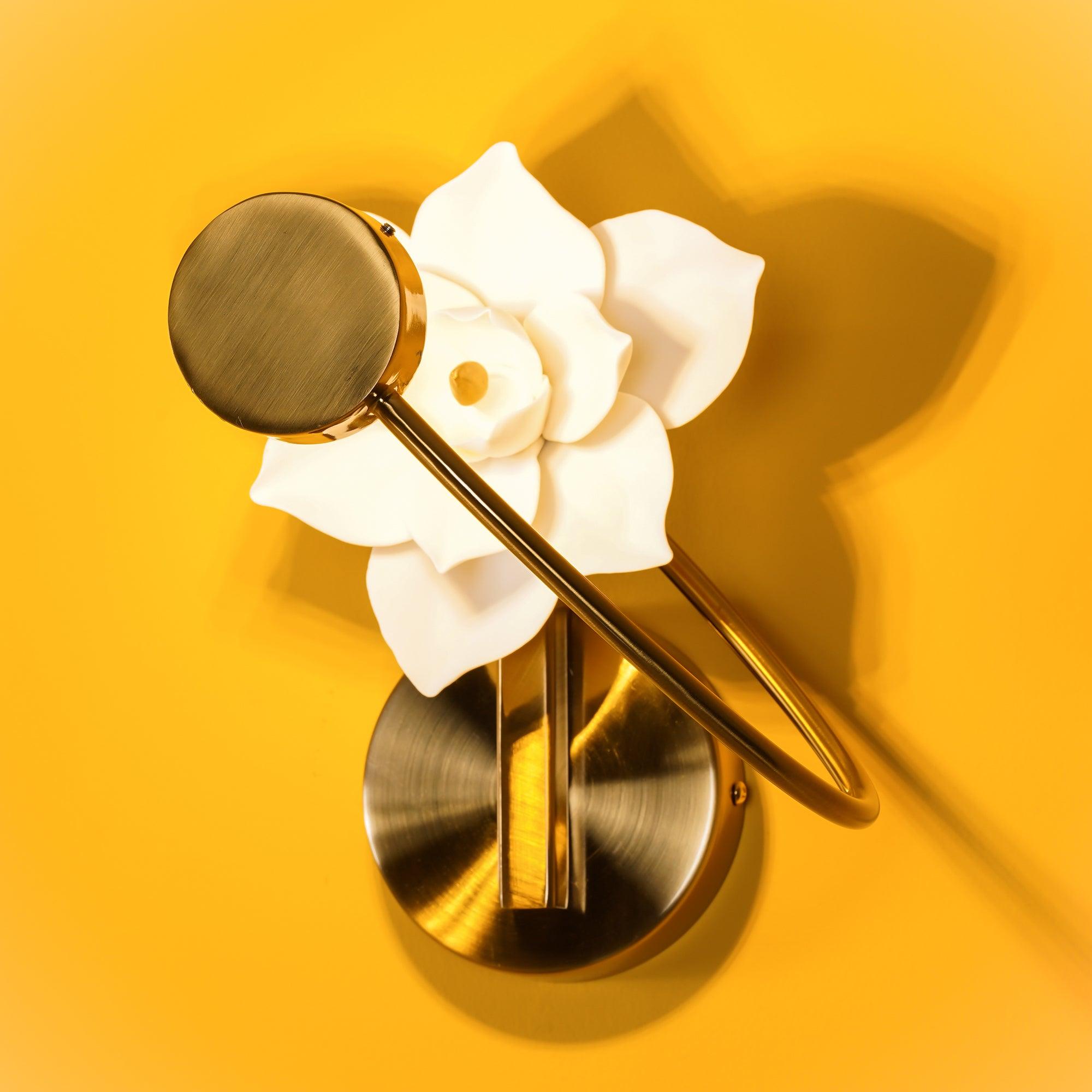 Lure Sconce - Blowlighting