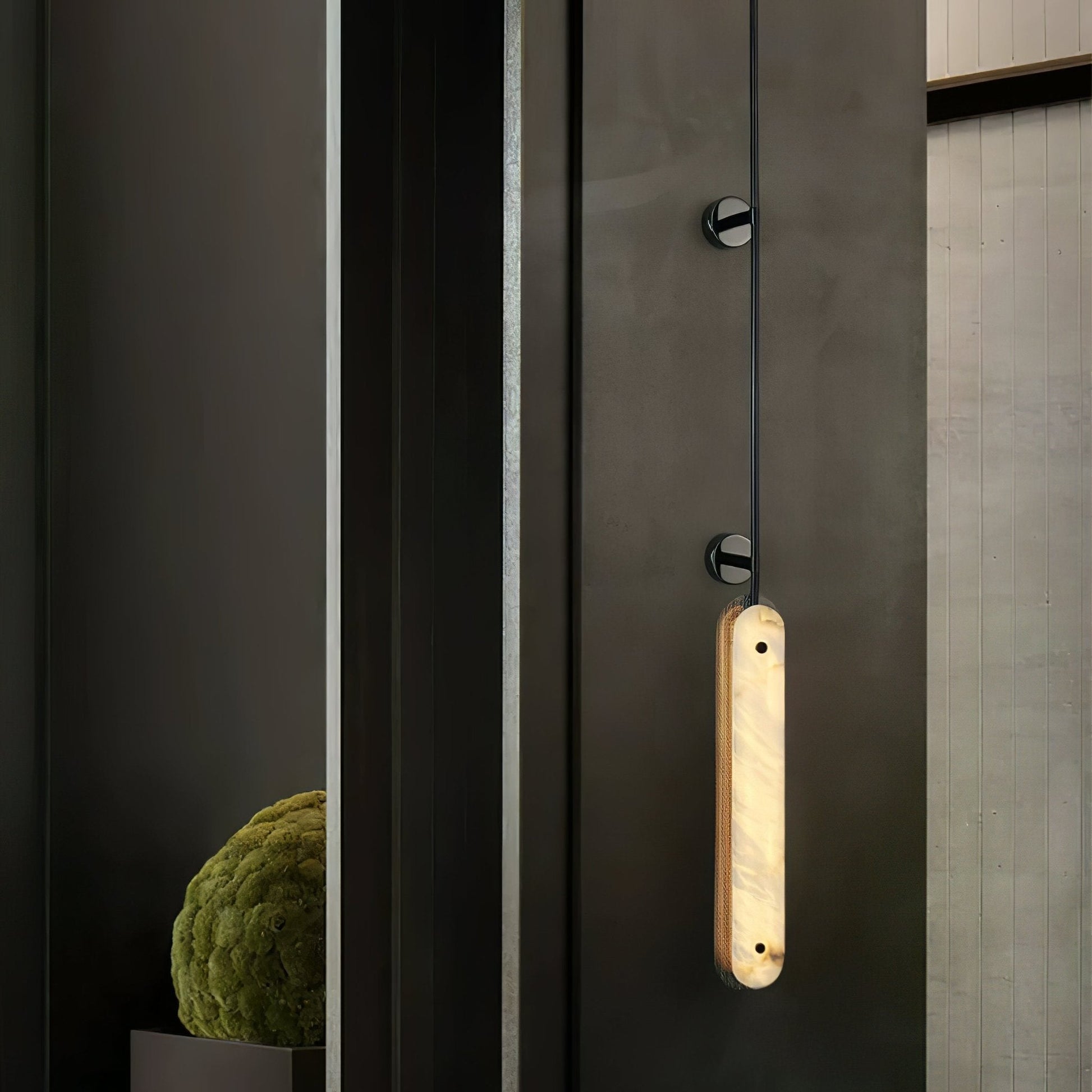 Ilaeir Vertical Alabaster Pendant Light - Blowlighting
