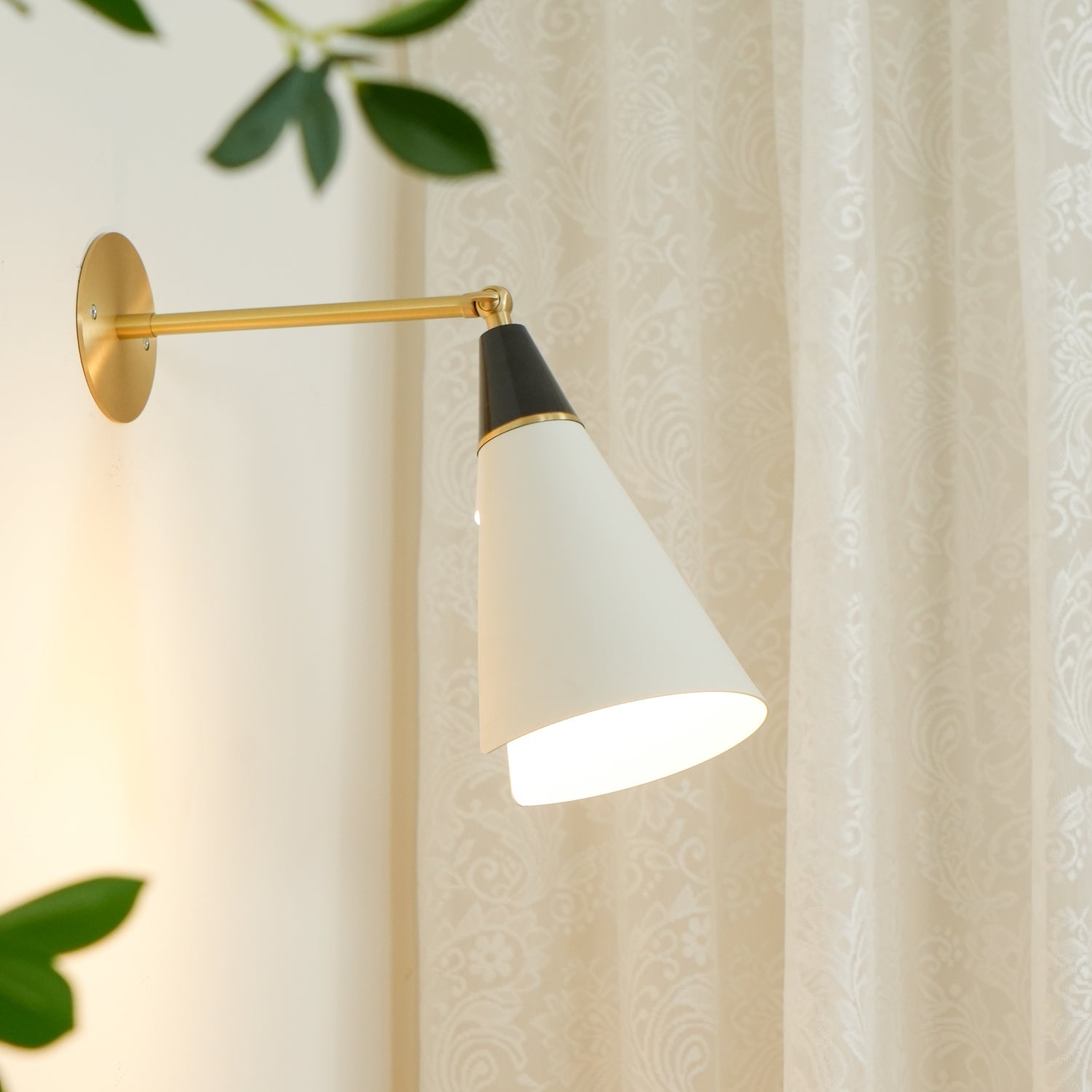 Petite Magari Wall Lamp - Blowlighting