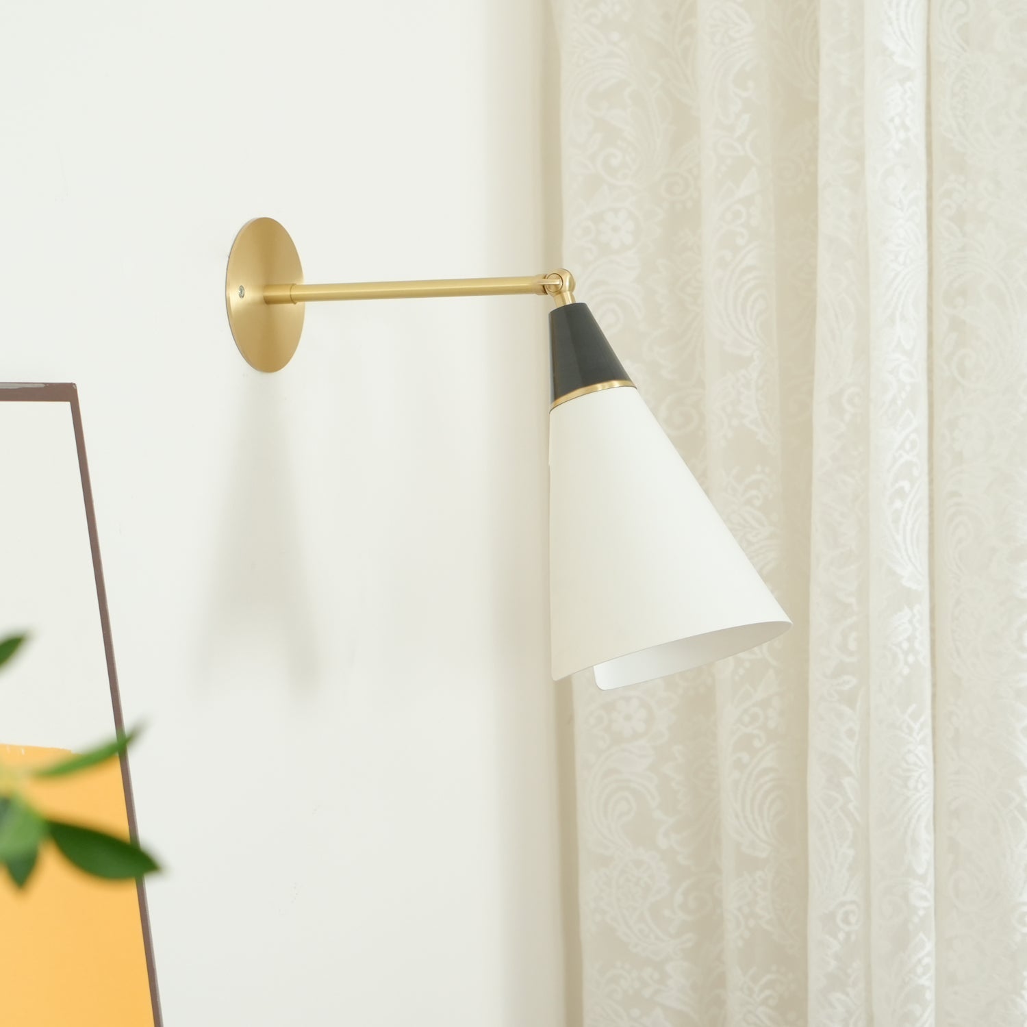 Petite Magari Wall Lamp - Blowlighting