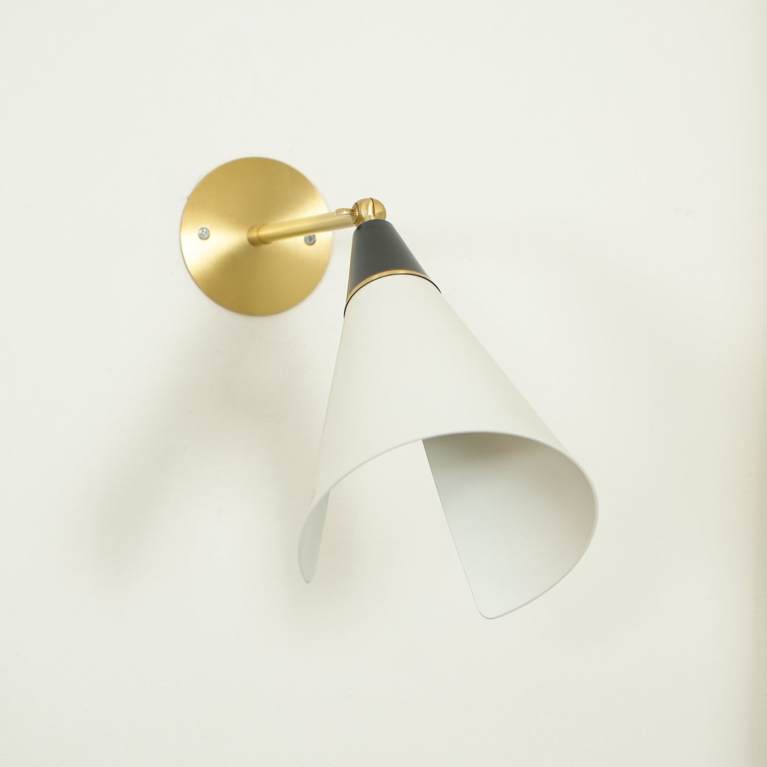 Petite Magari Wall Lamp - Blowlighting