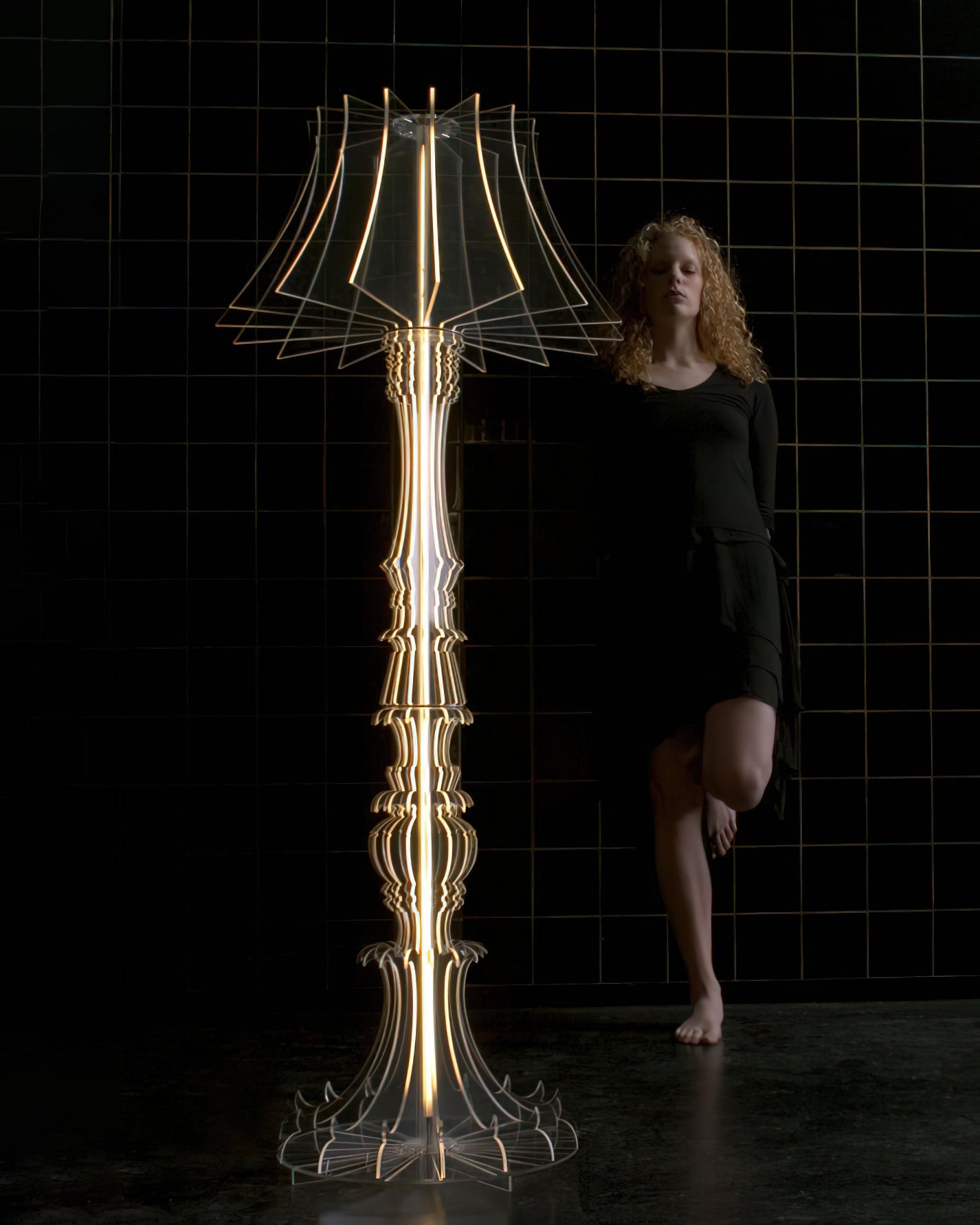 Elmariel Sculptural Acrylic Table Lamp - Blowlighting