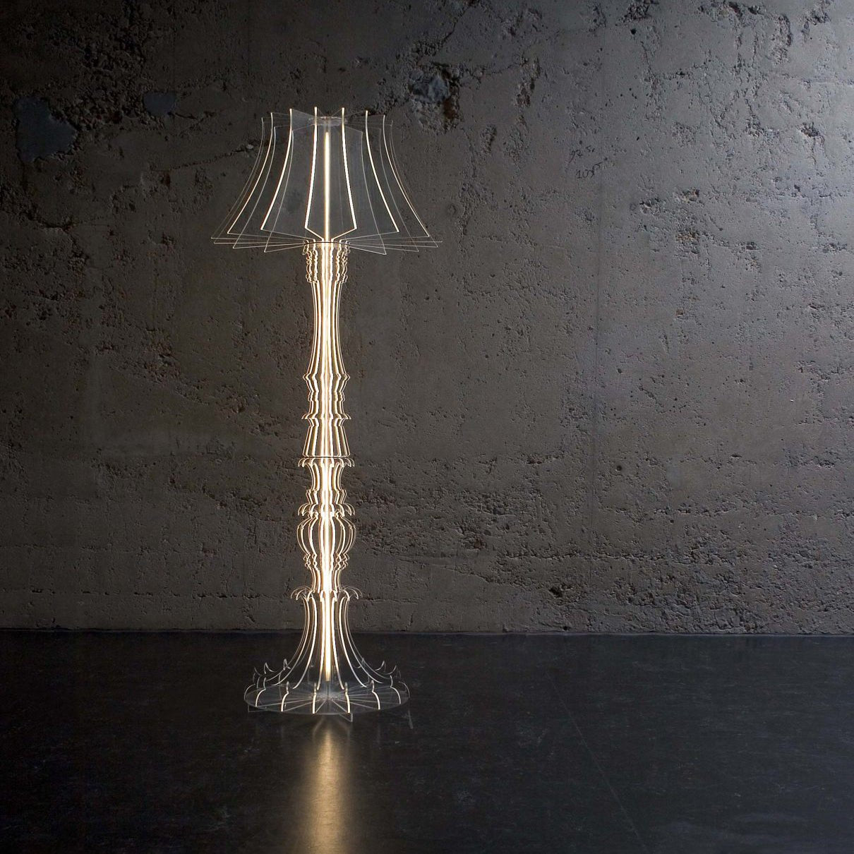 Elmariel Sculptural Acrylic Table Lamp - Blowlighting