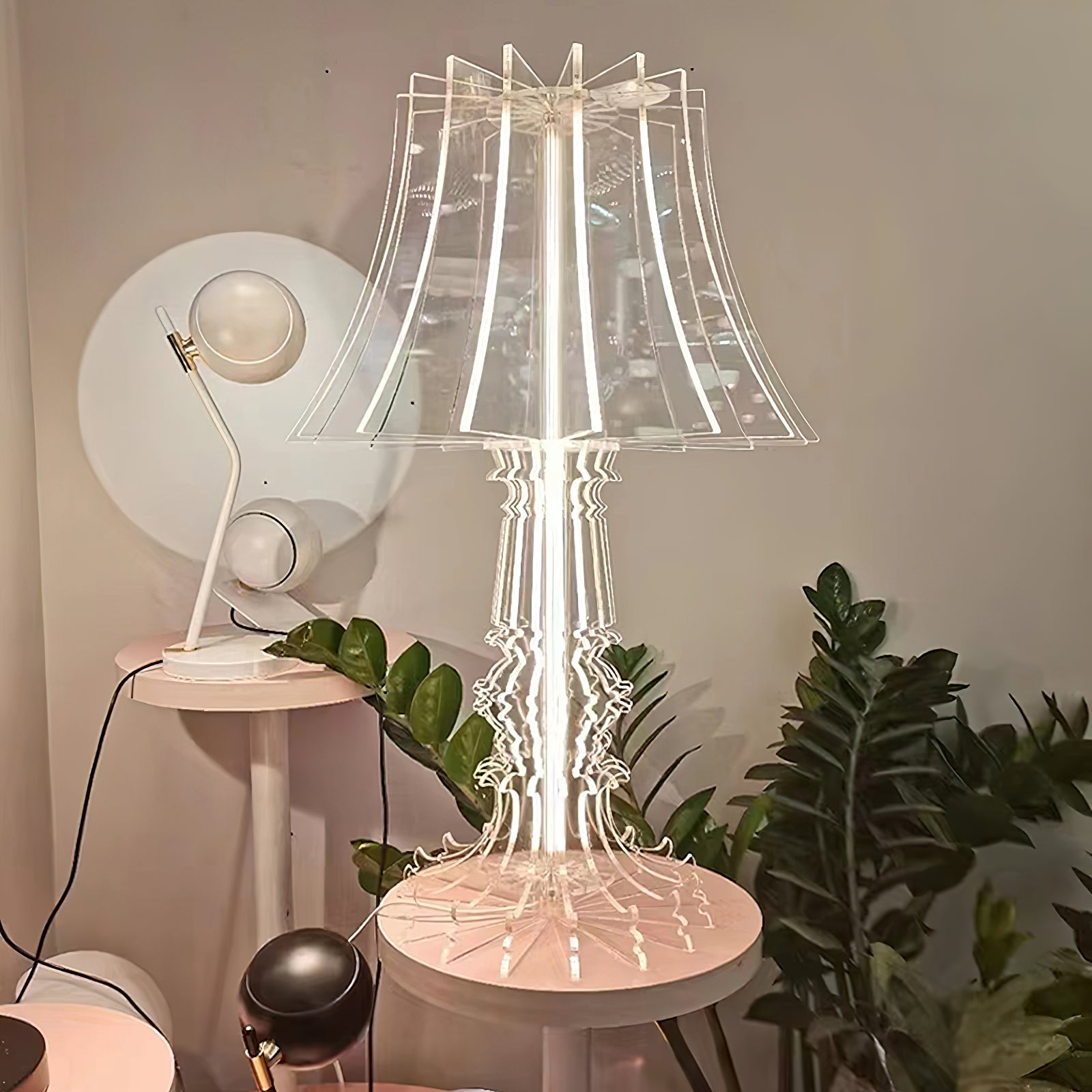 Elmariel Sculptural Acrylic Table Lamp - Blowlighting